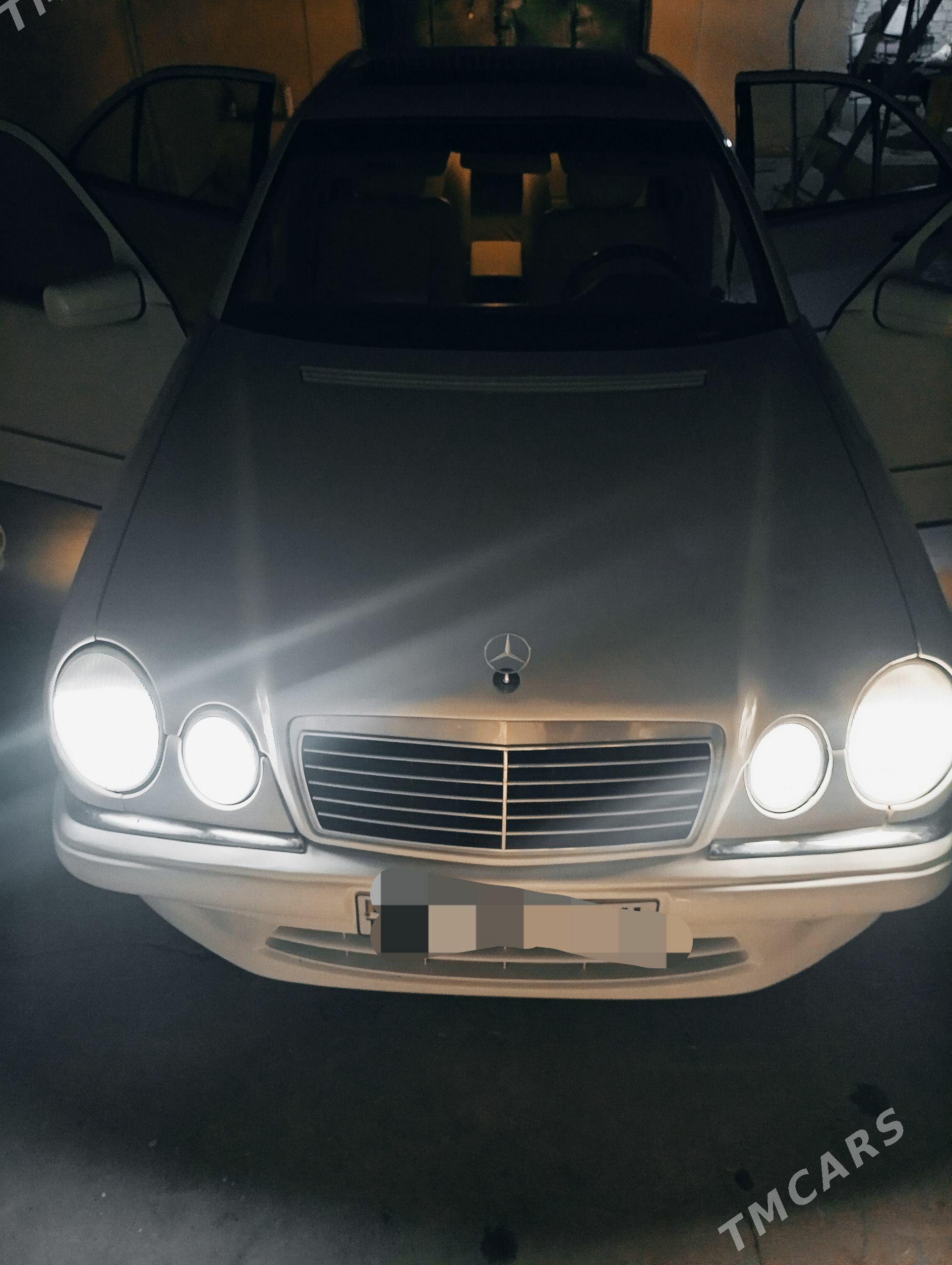 Mercedes-Benz E320 1999 - 115 000 TMT - Kaka - img 1