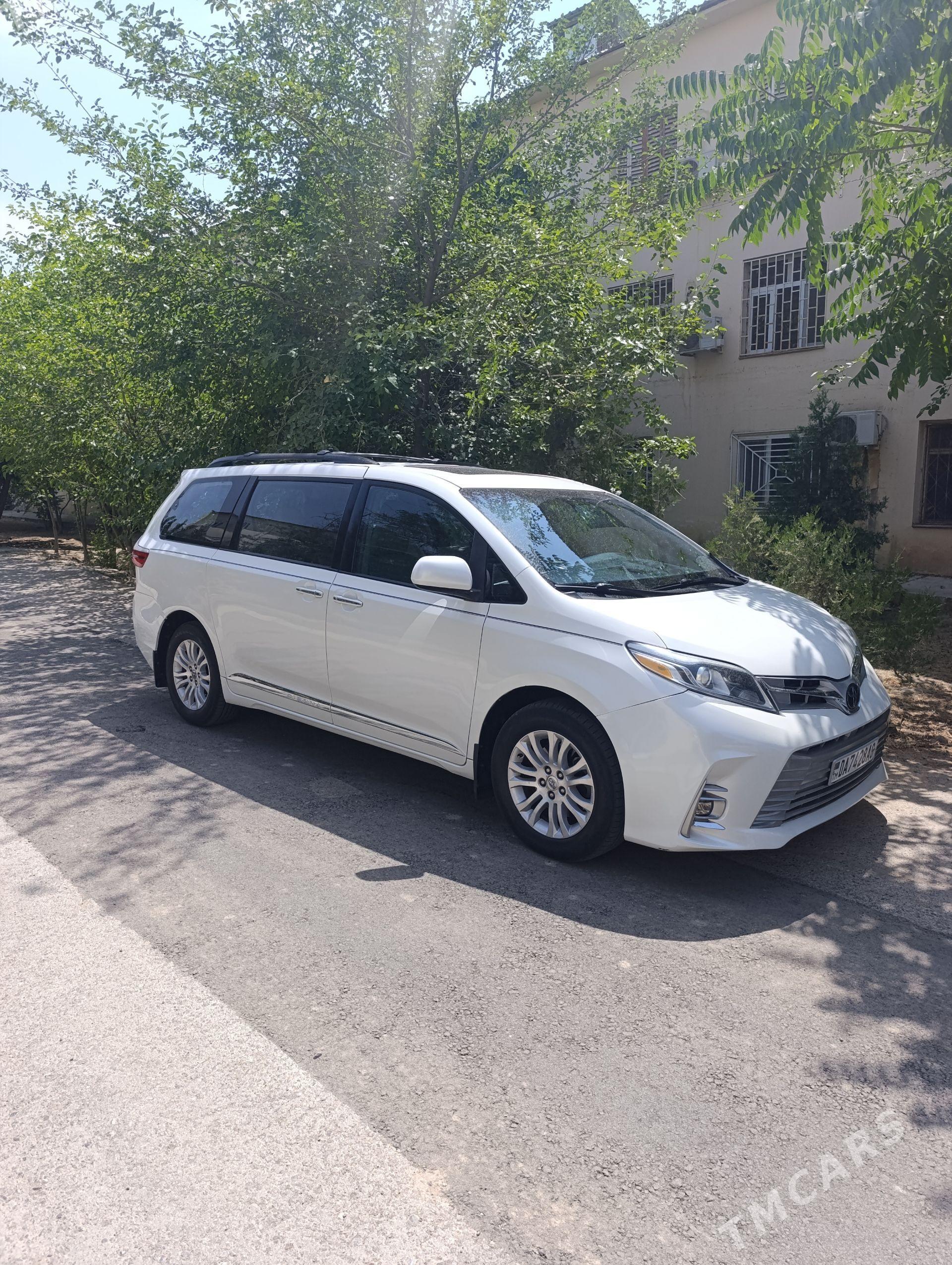 Toyota Sienna 2017 - 435 000 TMT - 9 mkr - img 1