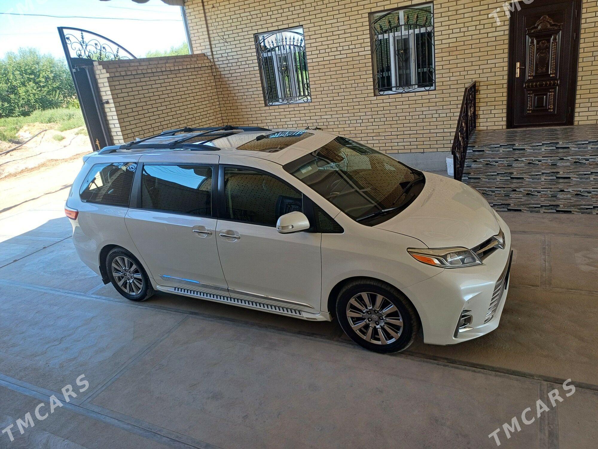 Toyota Sienna 2020 - 625 000 TMT - Мары - img 1