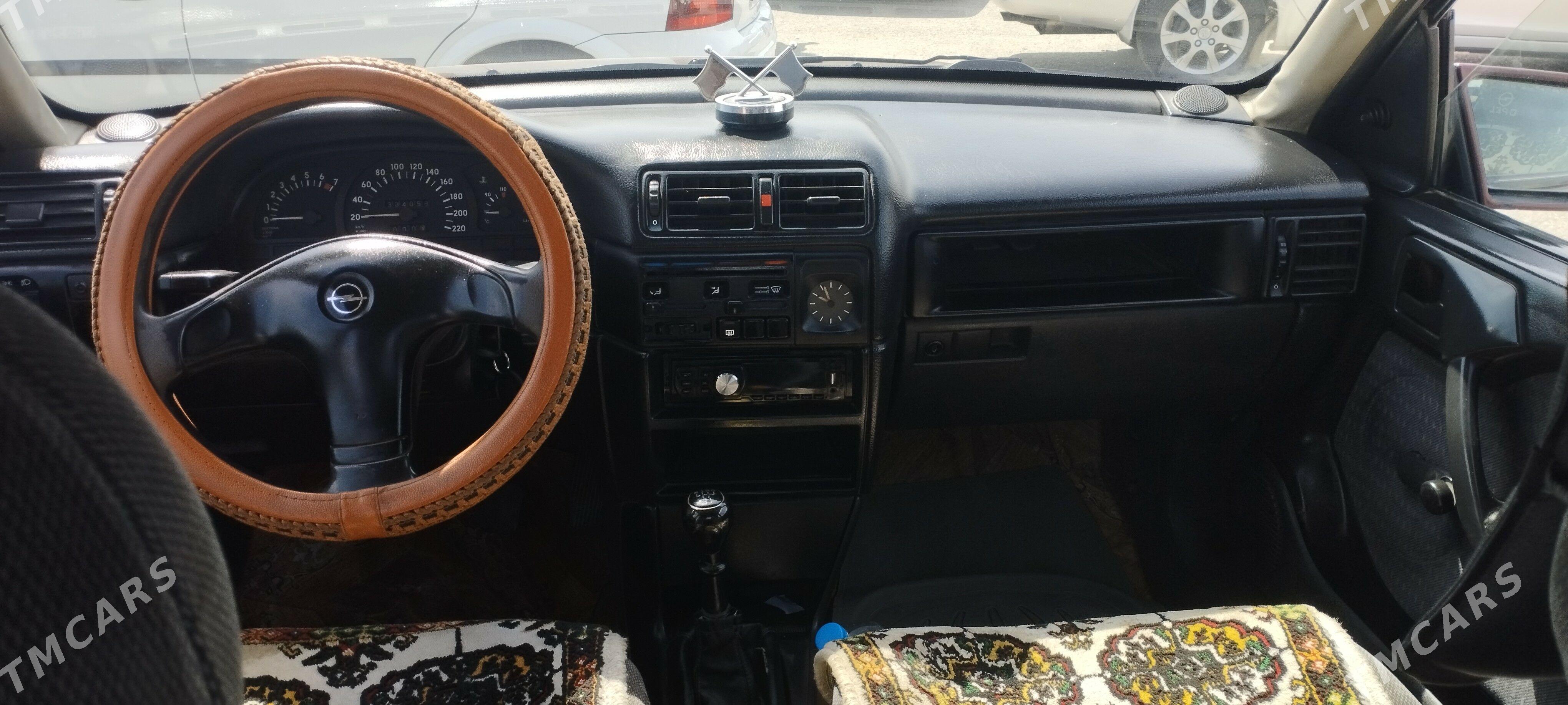 Opel Vectra 1991 - 50 000 TMT - Губадаг - img 1