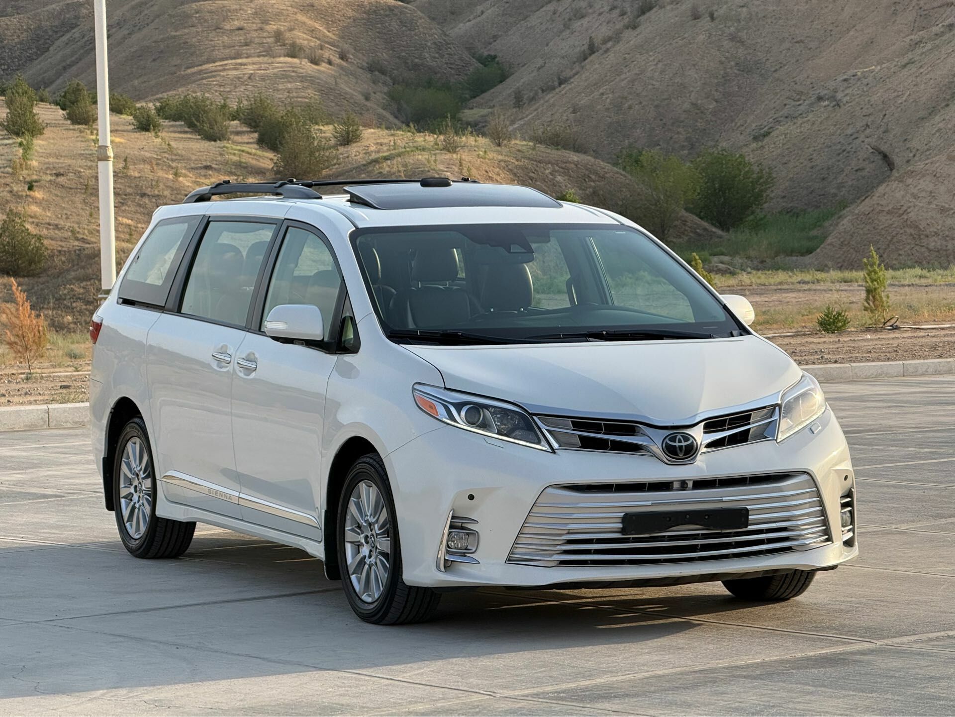 Toyota Sienna 2020 - 682 000 TMT - Ашхабад - img 1