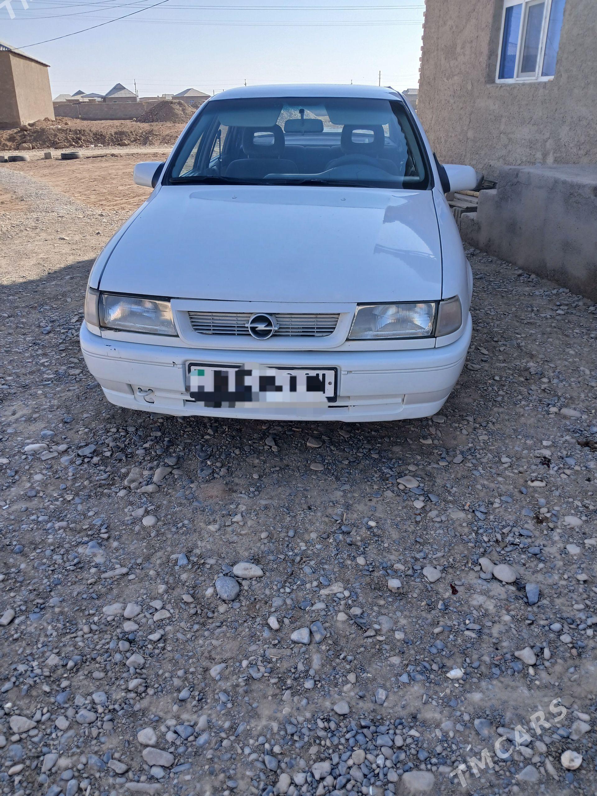Opel Vectra 1990 - 32 000 TMT - Tejen - img 1