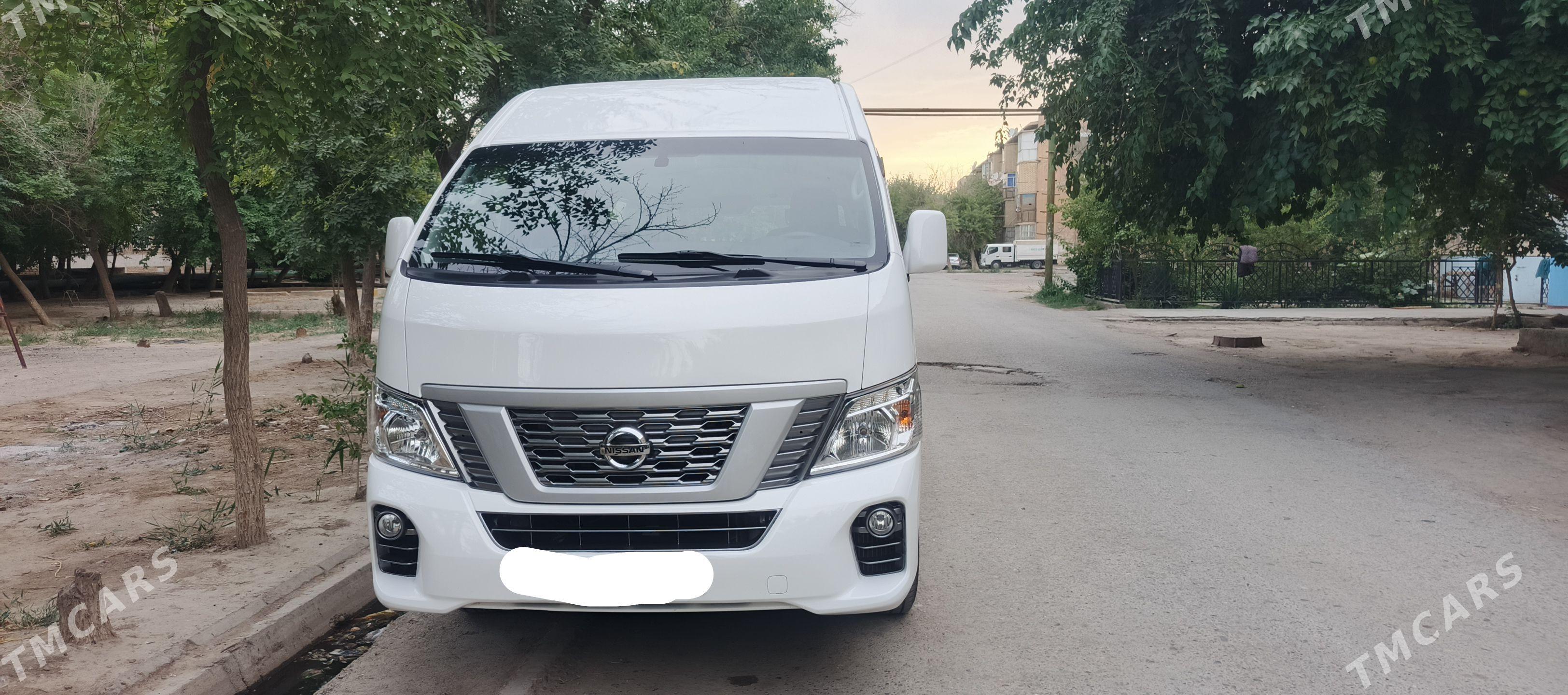 Nissan Urvan 2022 - 400 000 TMT - Mary - img 1