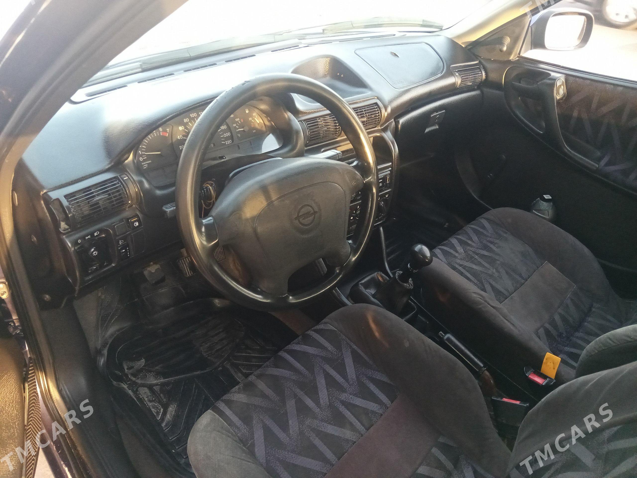 Opel Astra 1995 - 49 000 TMT - Мары - img 1