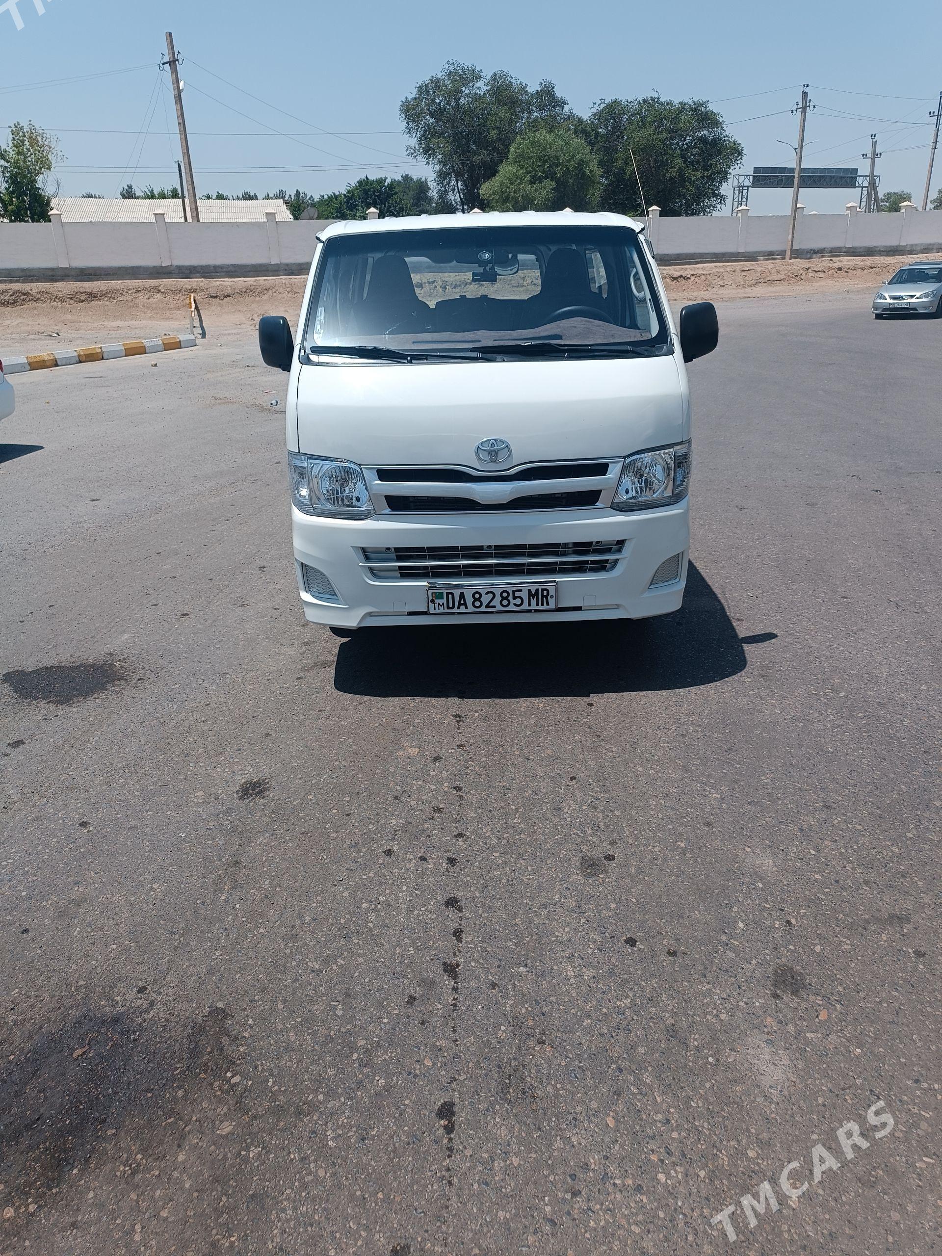 Toyota Hiace 2006 - 240 000 TMT - Mary - img 1