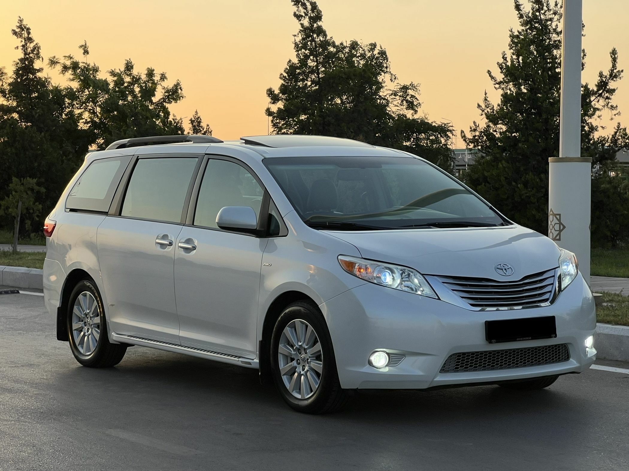 Toyota Sienna 2017 - 522 000 TMT - Aşgabat - img 1