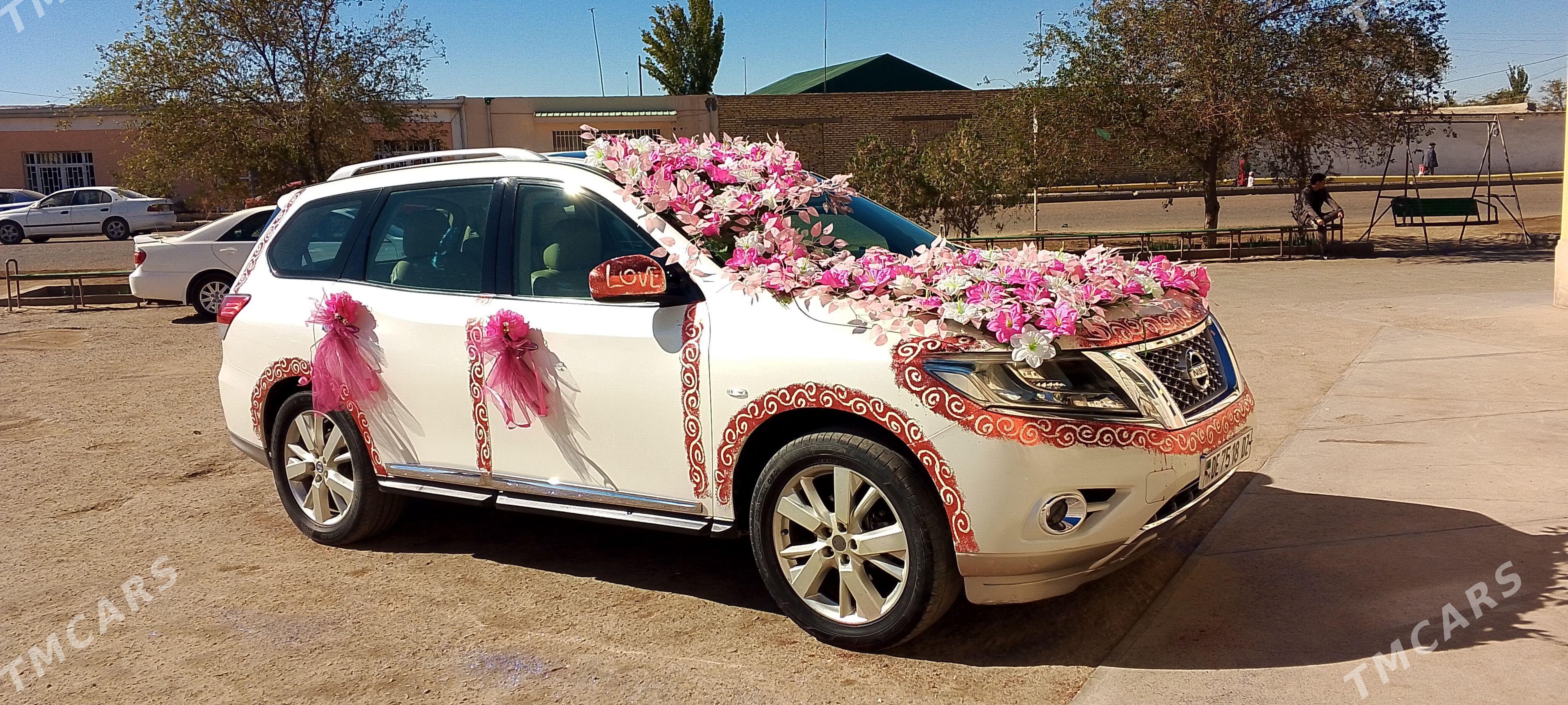 Nissan Pathfinder 2015 - 250 000 TMT - Гурбансолтан Едже - img 1