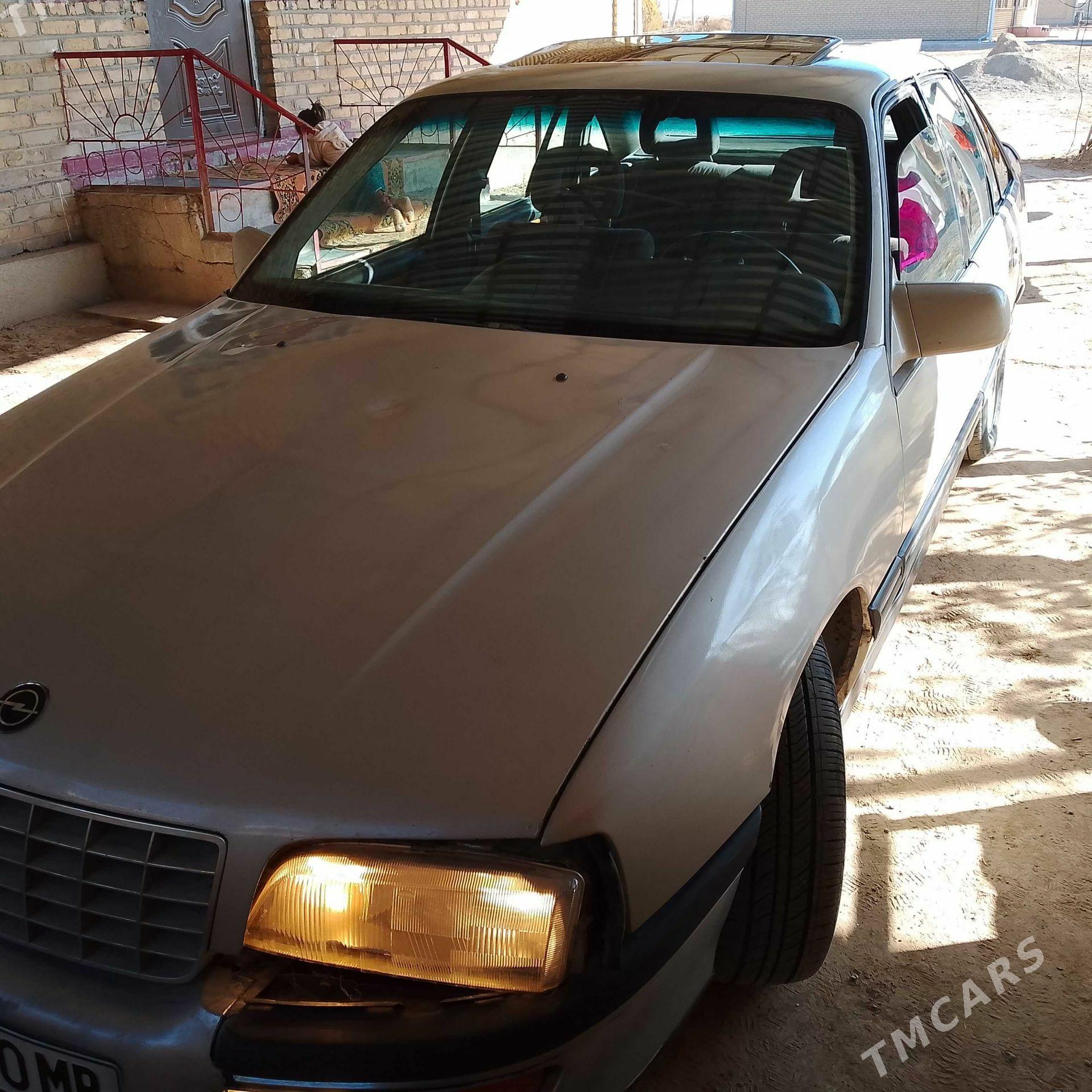 Opel Omega 1992 - 14 000 TMT - Мургап - img 1