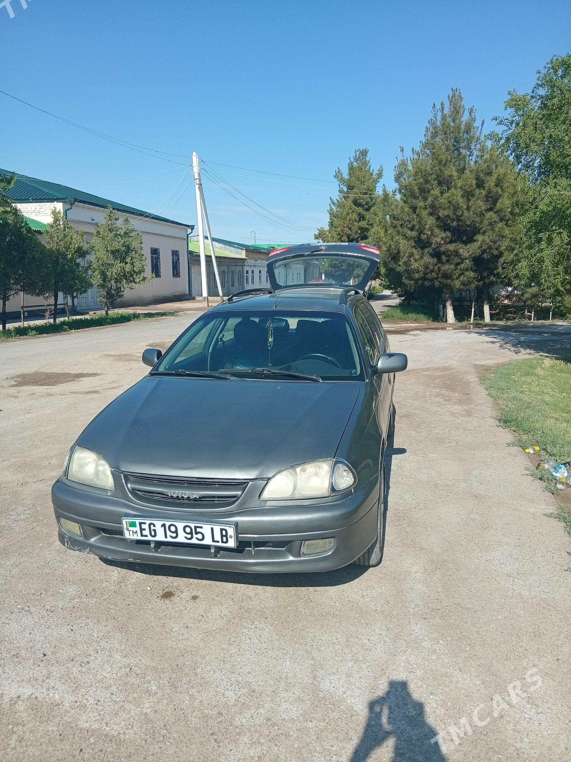 Toyota Avensis 2002 - 98 000 TMT - Türkmenabat - img 1