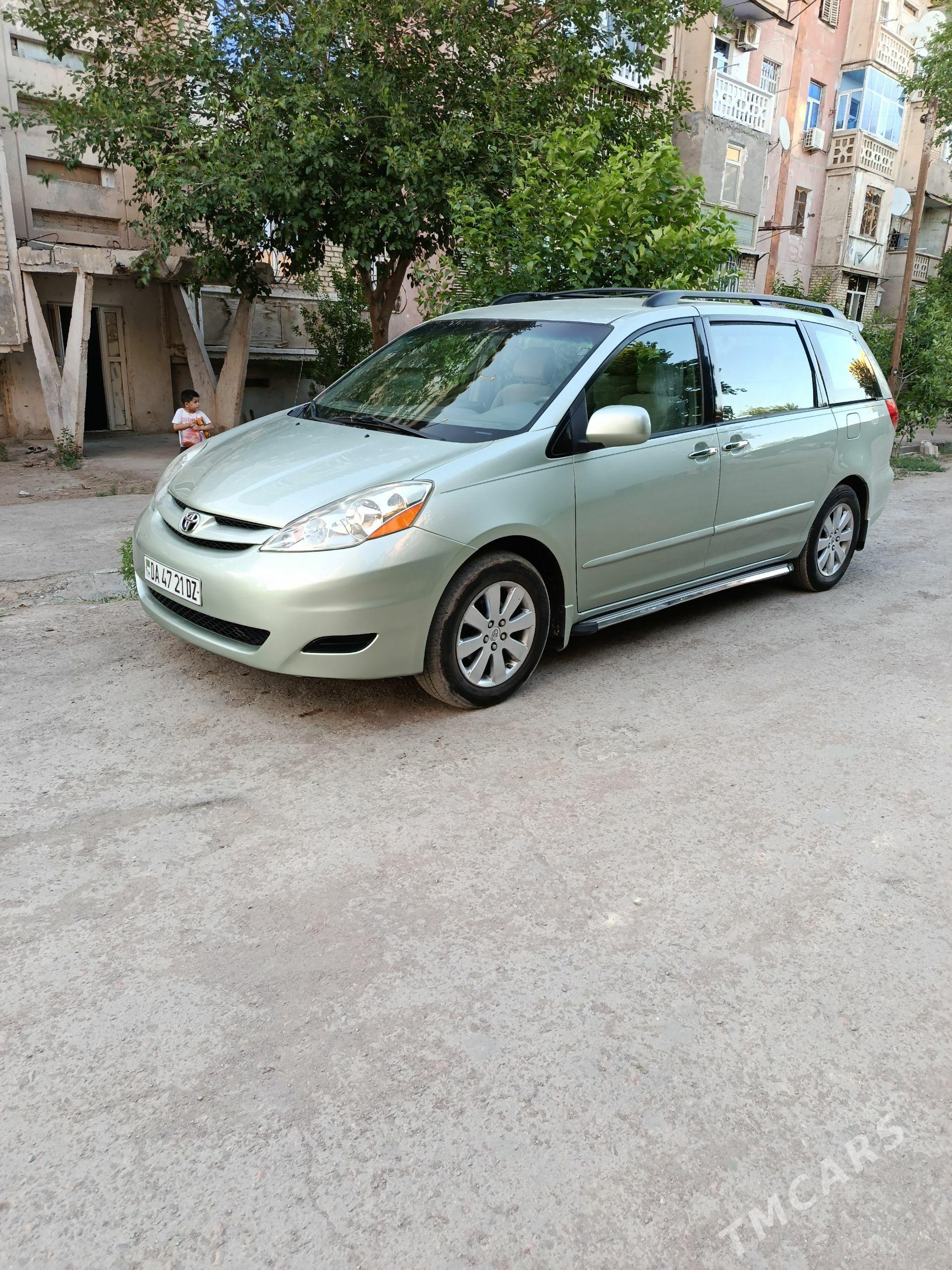 Toyota Sienna 2009 - 275 000 TMT - Дашогуз - img 1