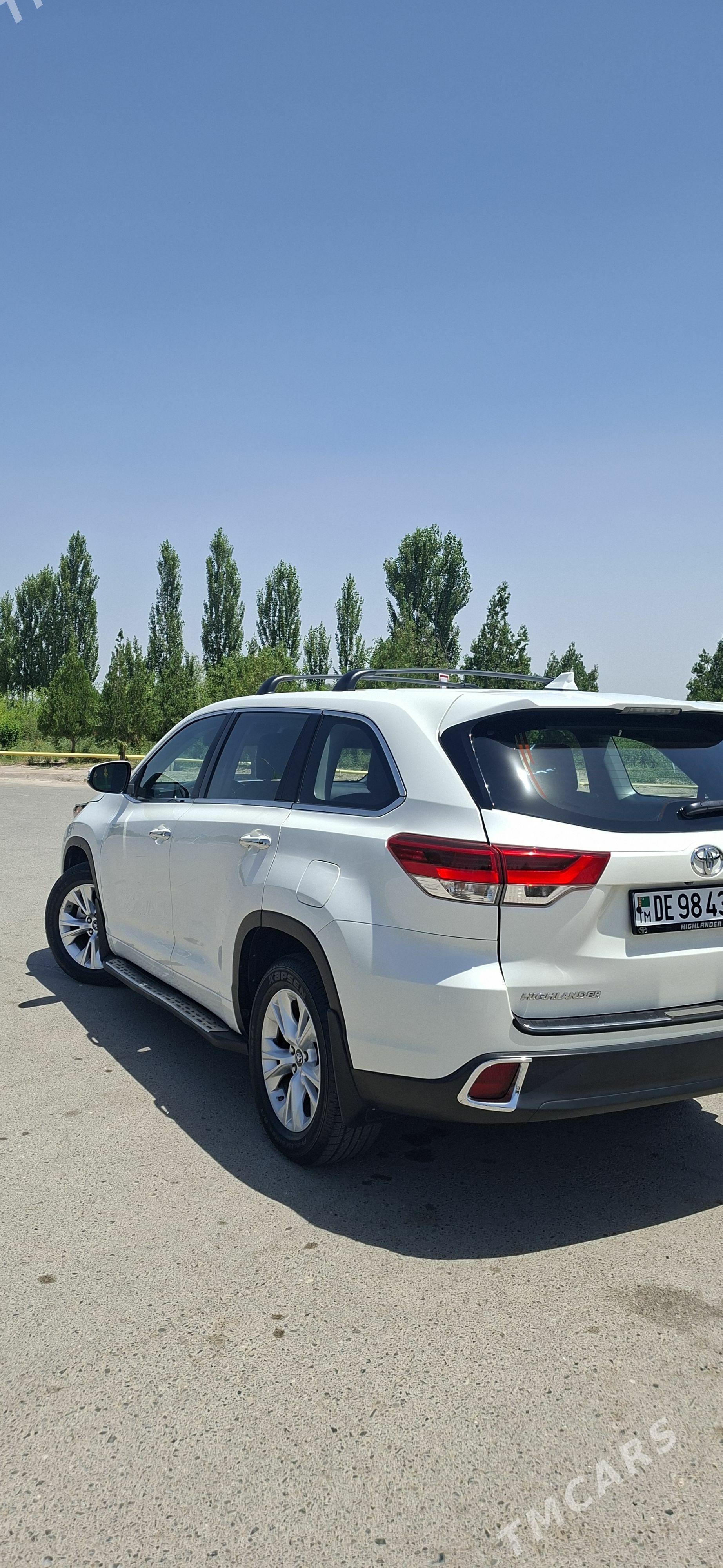 Toyota Highlander 2018 - 450 000 TMT - Гурбансолтан Едже - img 1