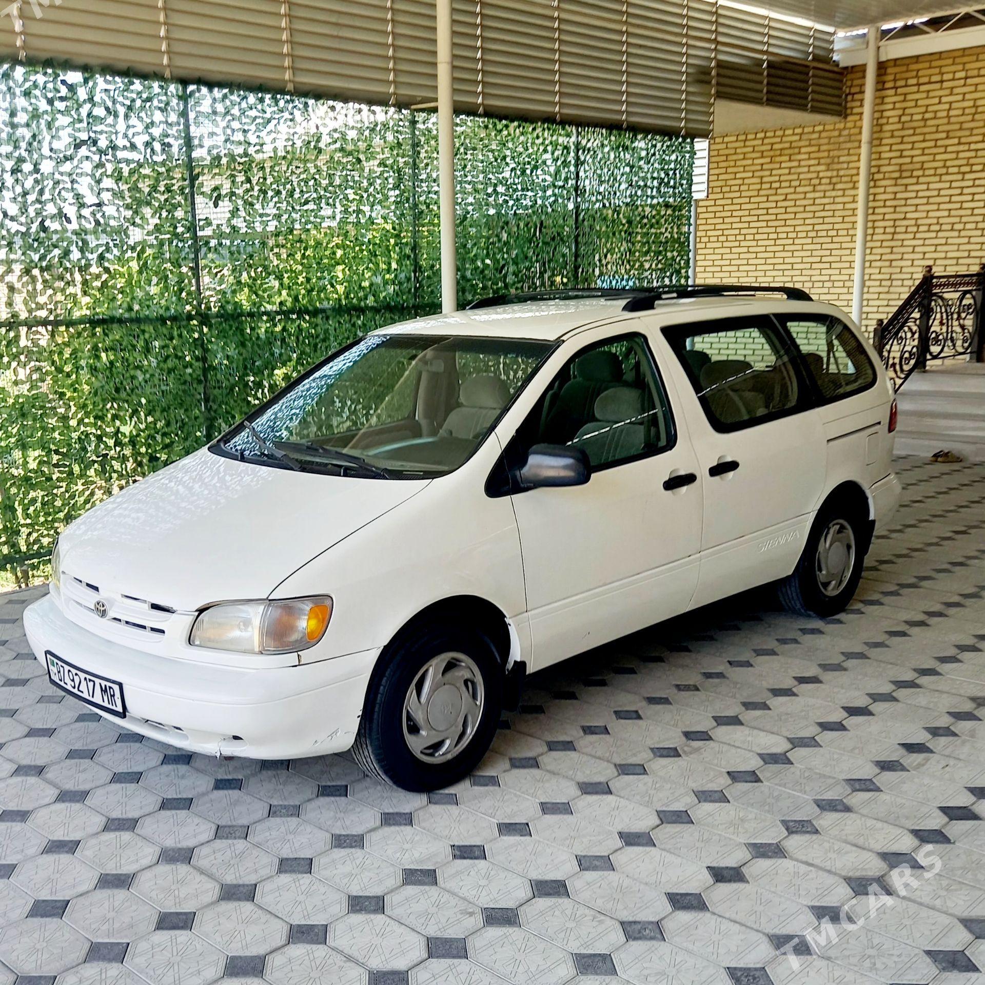 Toyota Sienna 2000 - 177 000 TMT - Мары - img 1