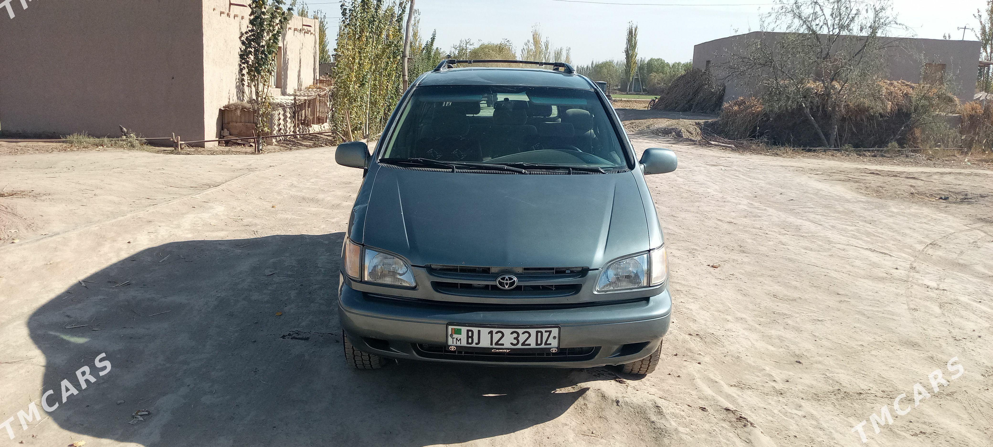 Toyota Sienna 2000 - 178 000 TMT - Гурбансолтан Едже - img 1