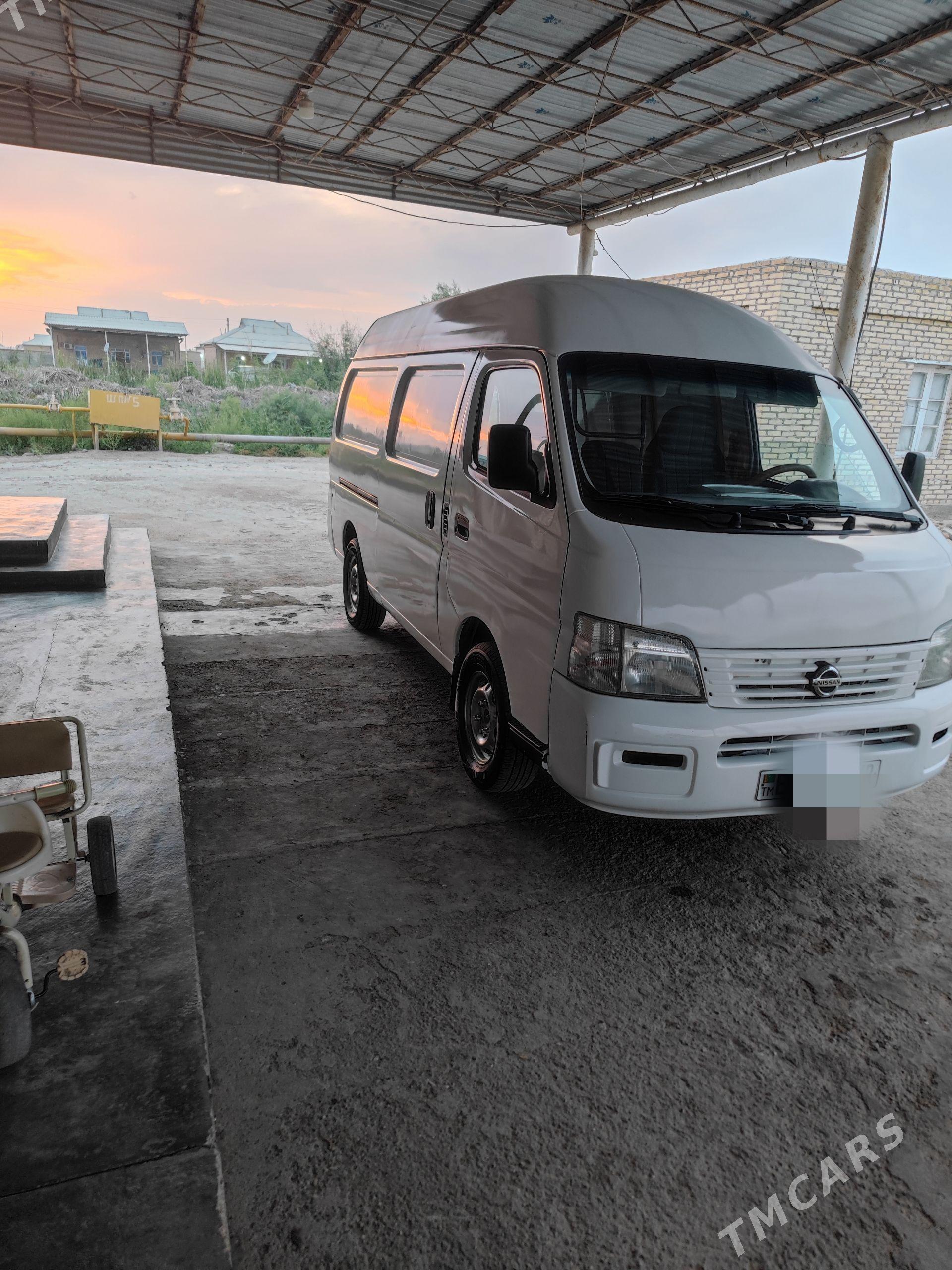 Nissan Urvan 2005 - 110 000 TMT - Векильбазар - img 1