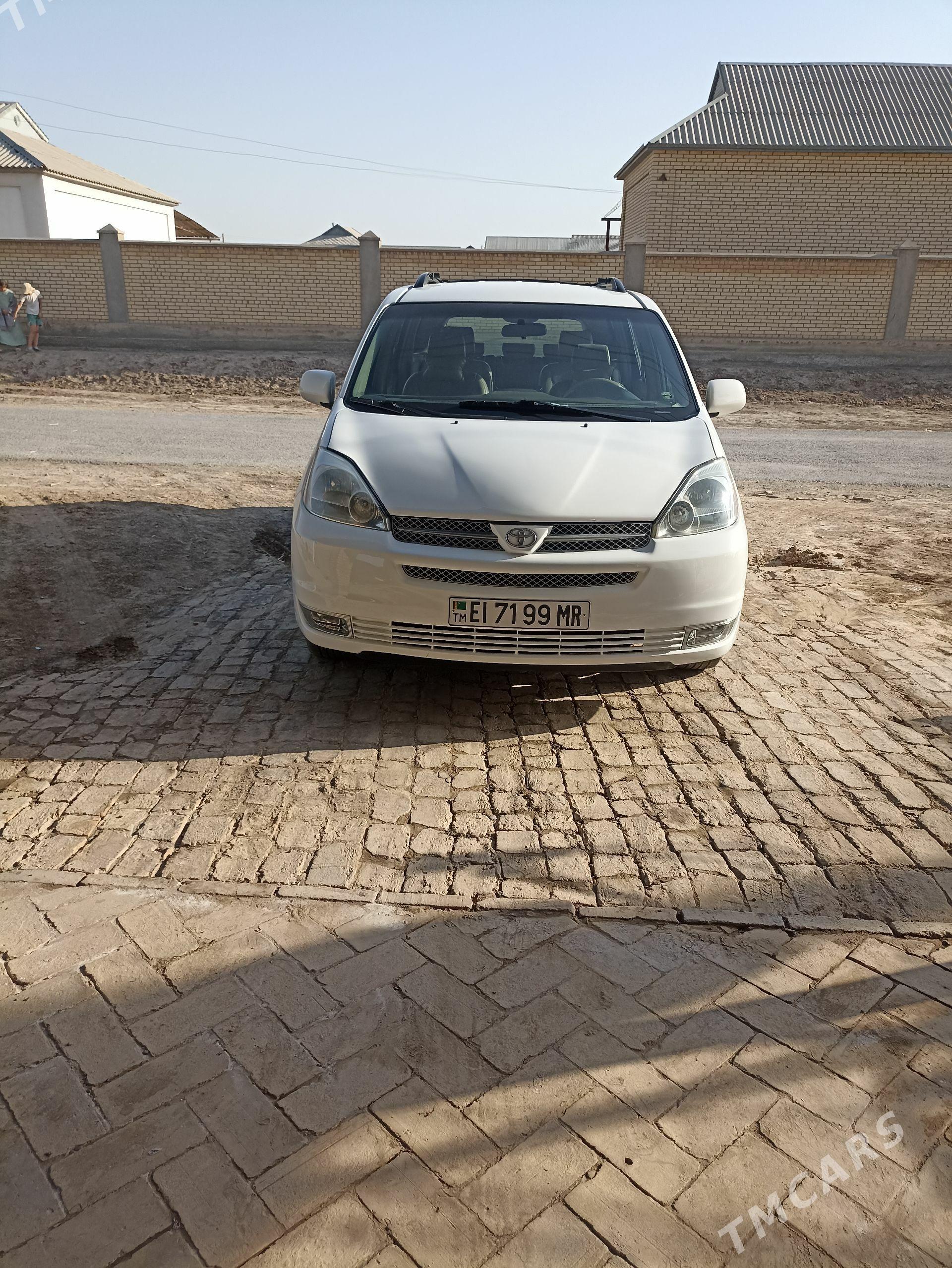 Toyota Sienna 2004 - 250 000 TMT - Векильбазар - img 1