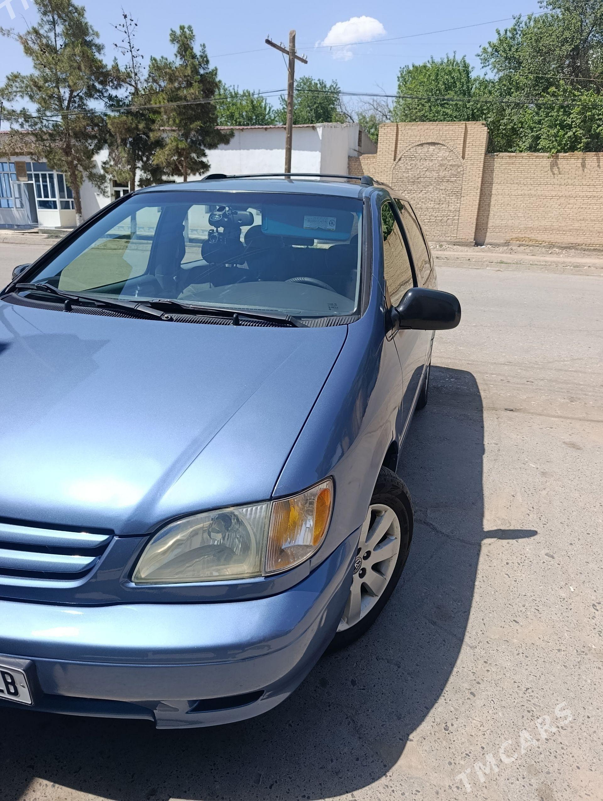 Toyota Sienna 2002 - 186 000 TMT - Дянев - img 1
