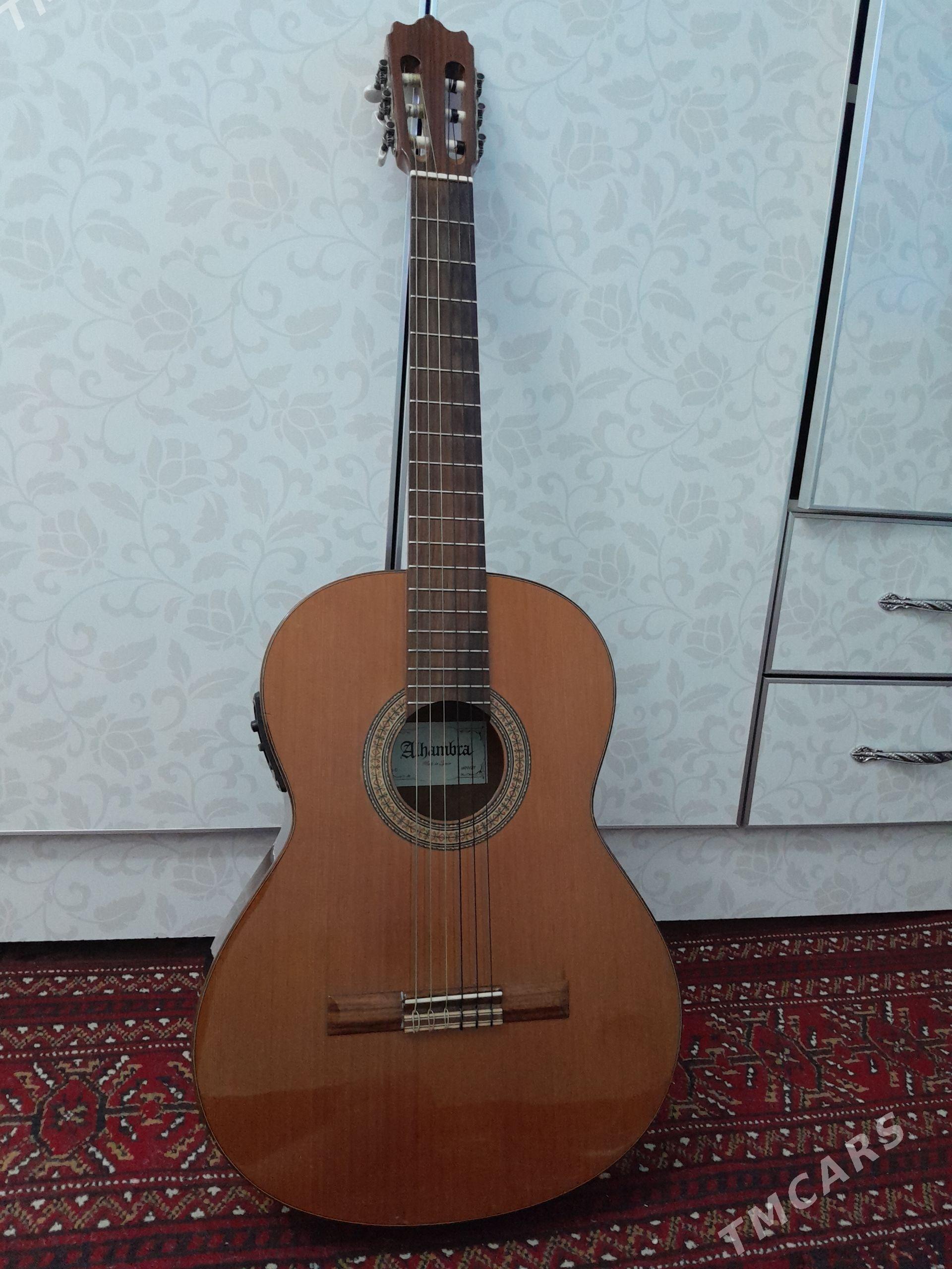 Alhambra 3C gitara - Büzmeýin GRES - img 1