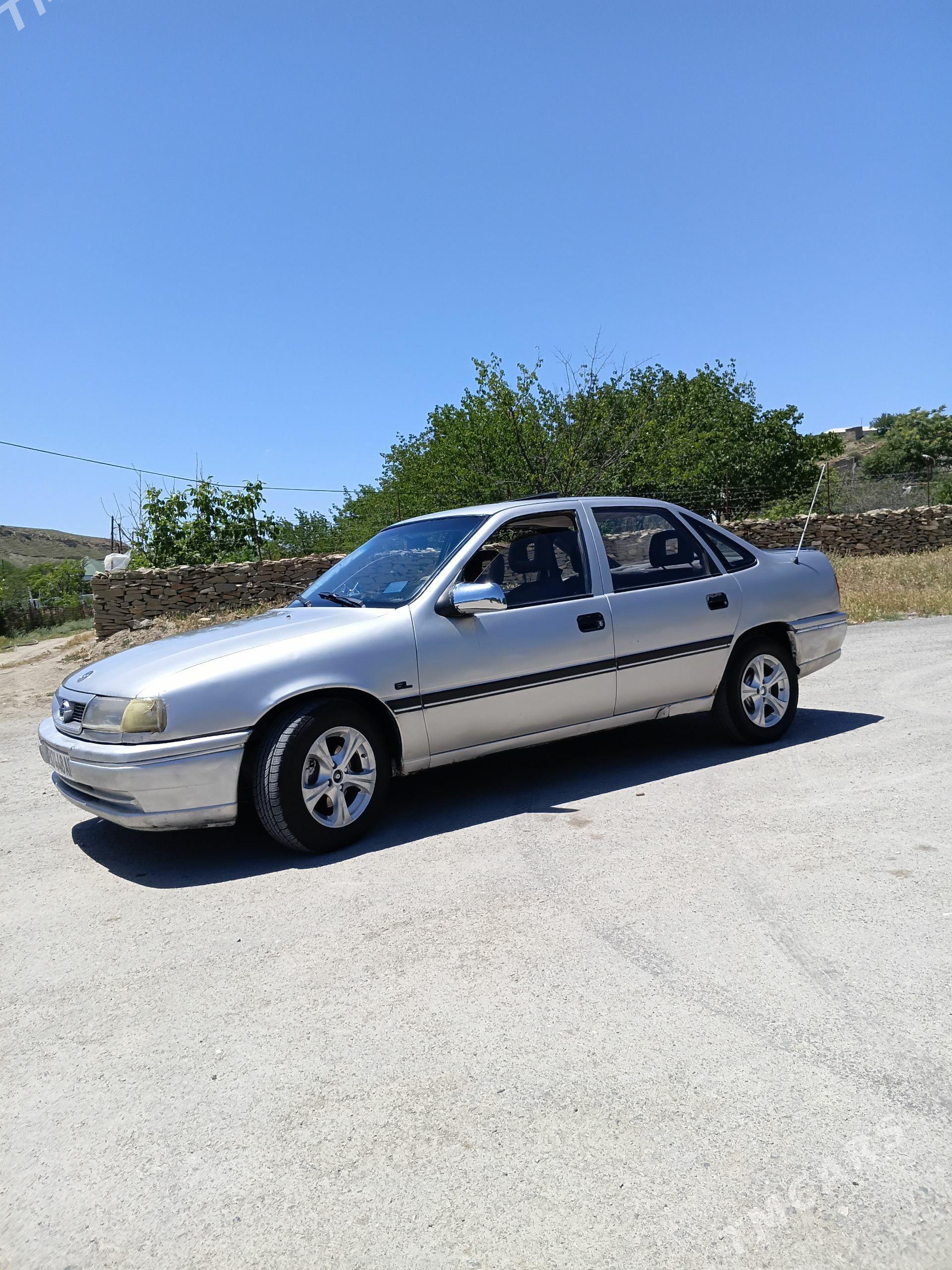 Opel Vectra 1992 - 36 000 TMT - Bäherden - img 1
