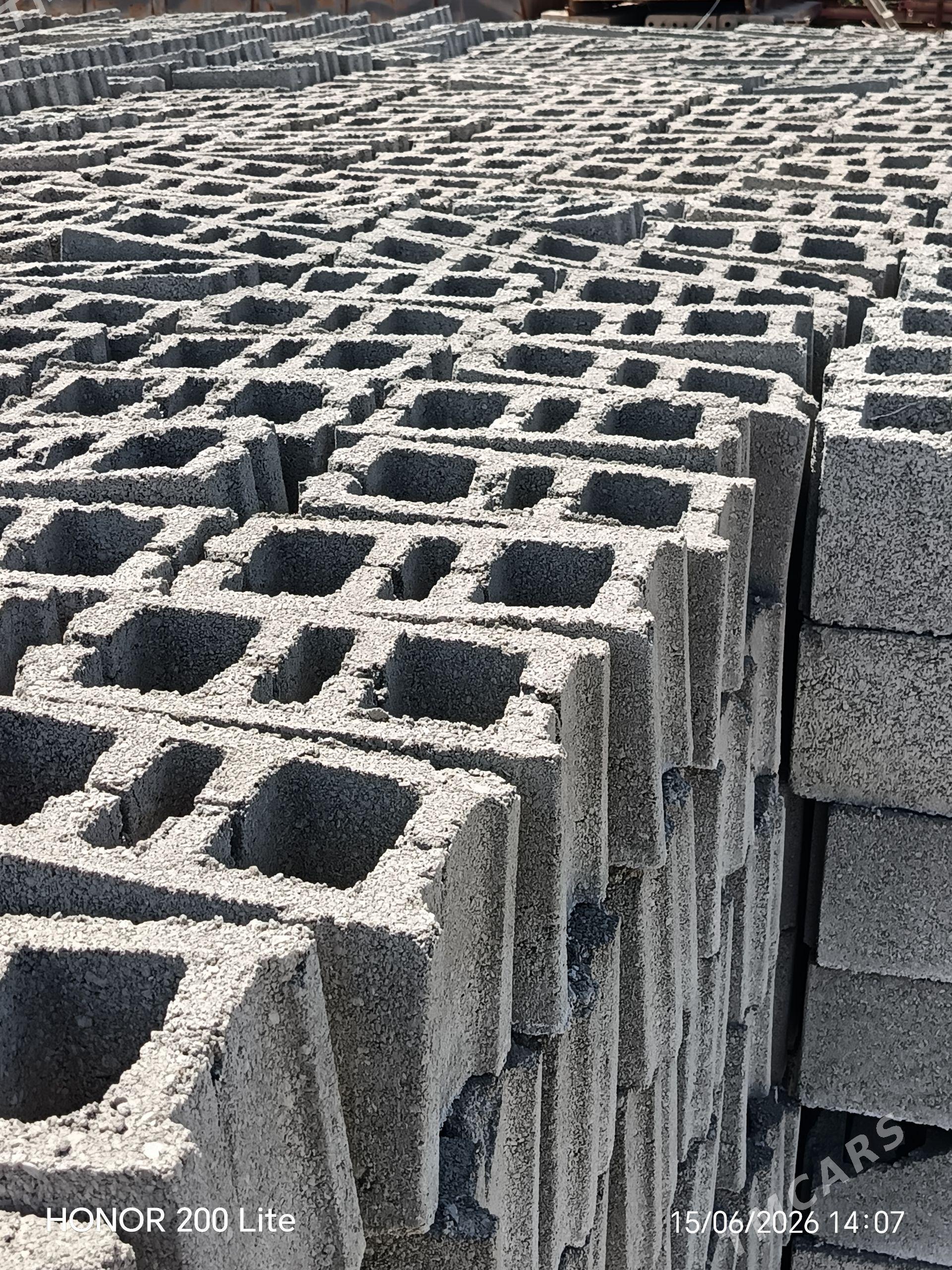 Beton kerpiç guyyan işçi gerek - Мары - img 1