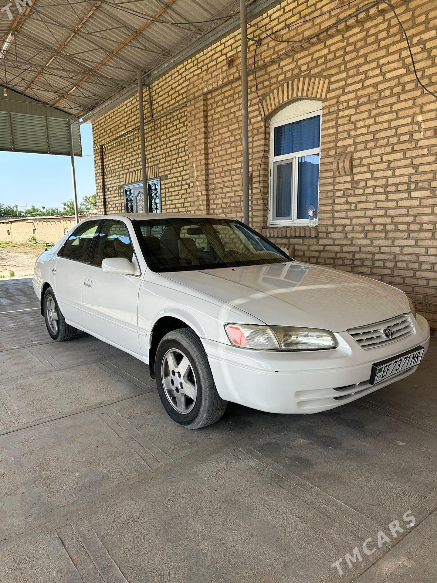 Toyota Camry 1999 - 138 000 TMT - Ёлётен - img 1