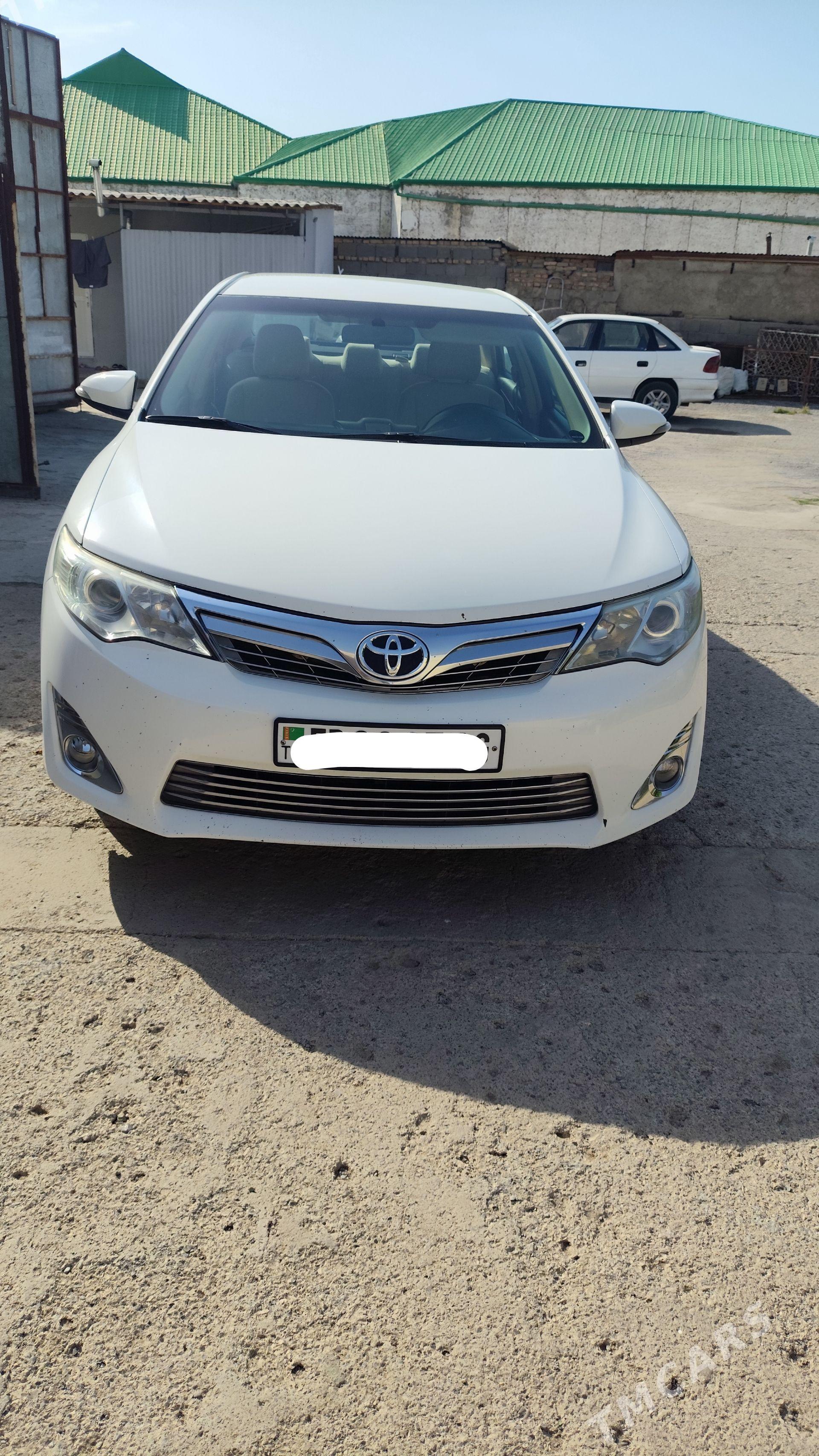 Toyota Camry 2013 - 265 000 TMT - Гарадамак Шор - img 1