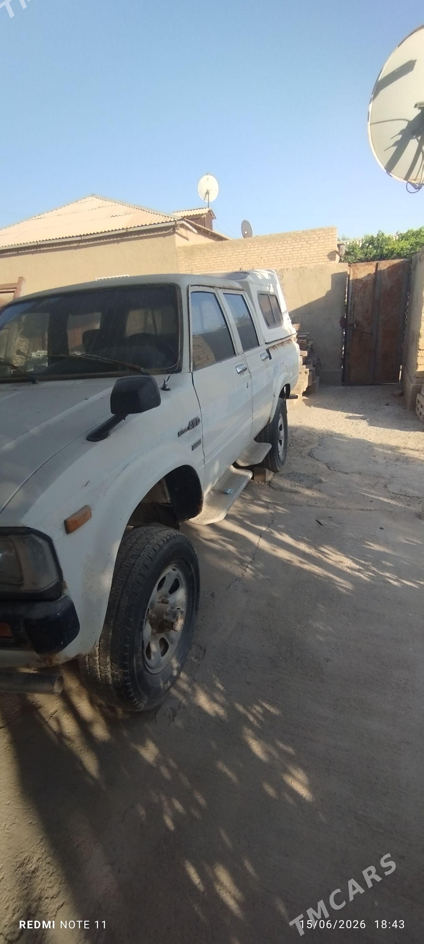 Toyota Hilux 1992 - 30 000 TMT - Теджен - img 1