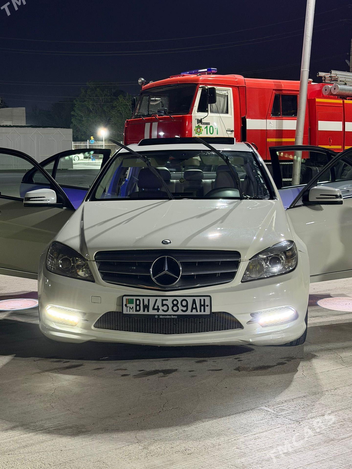 Mercedes-Benz C300 2010 - 200 000 TMT - Aşgabat - img 1