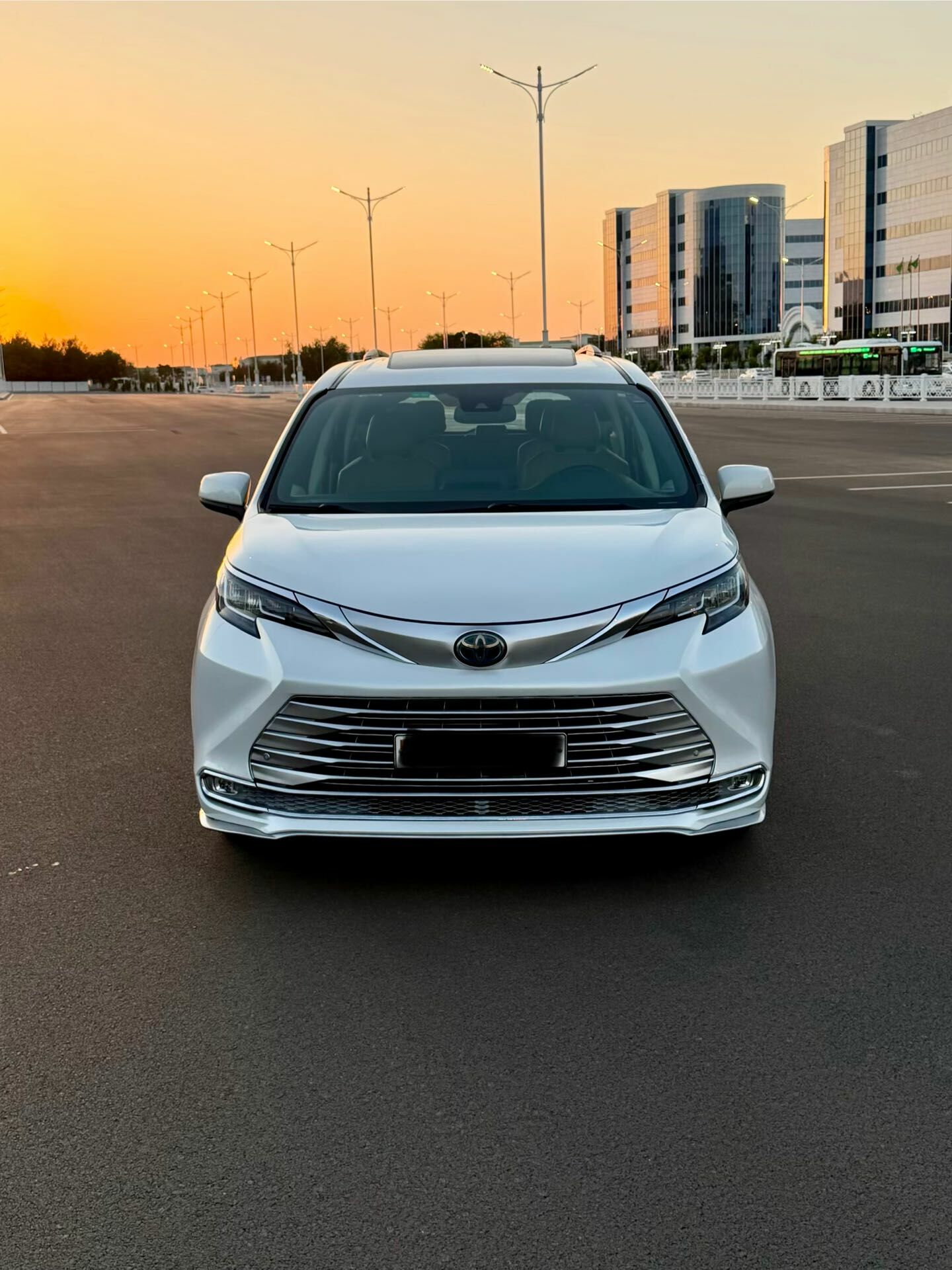Toyota Sienna 2022 - 615 000 TMT - Aşgabat - img 1