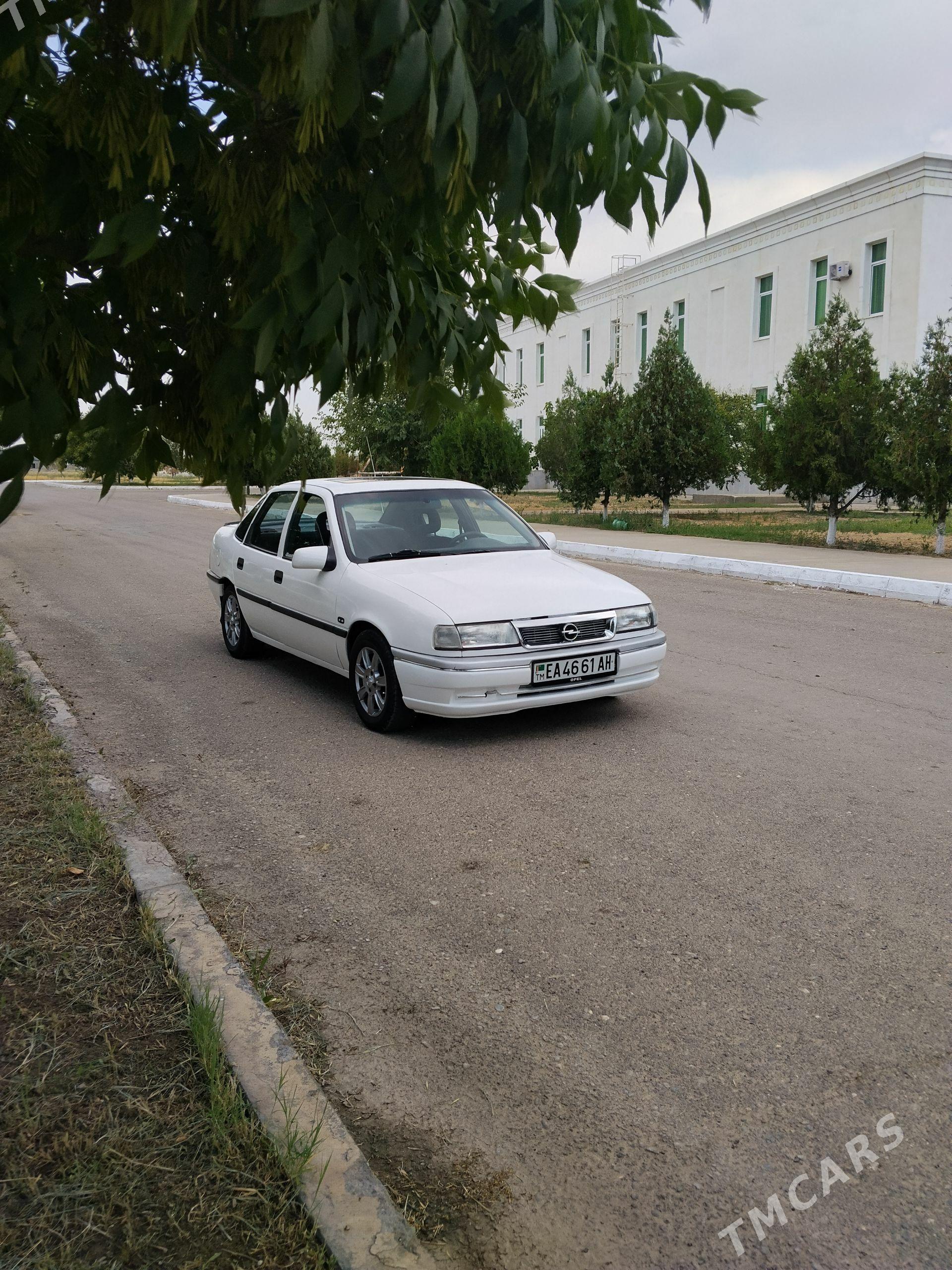 Opel Vectra 1990 - 48 000 TMT - Bäherden - img 1