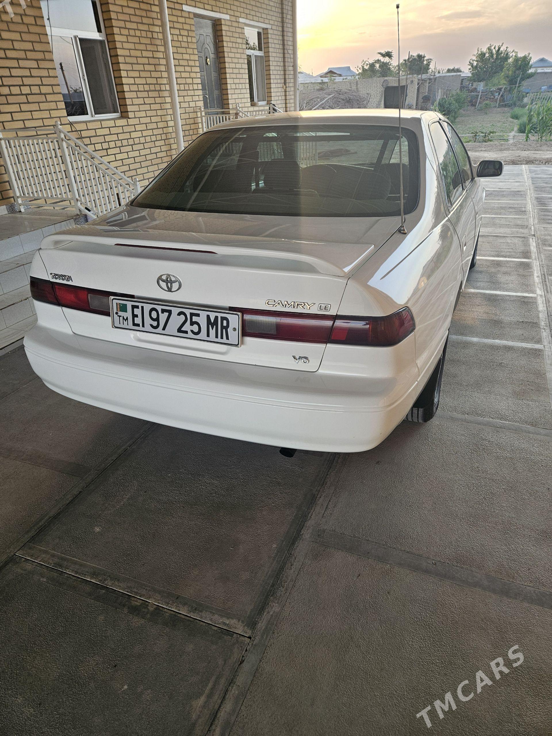 Toyota Camry 1998 - 175 000 TMT - Байрамали - img 1