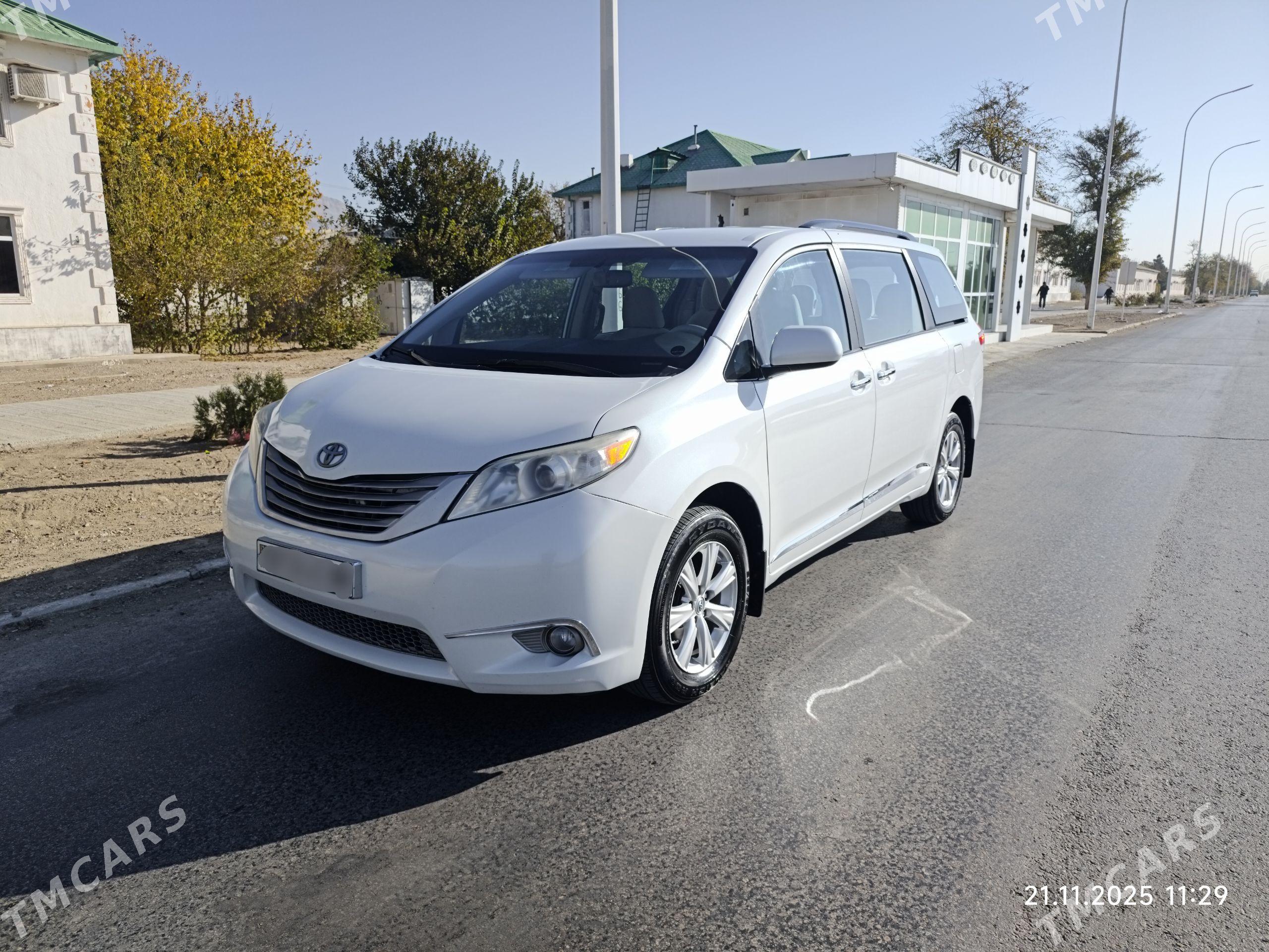 Toyota Sienna 2012 - 290 000 TMT - Balkanabat - img 1