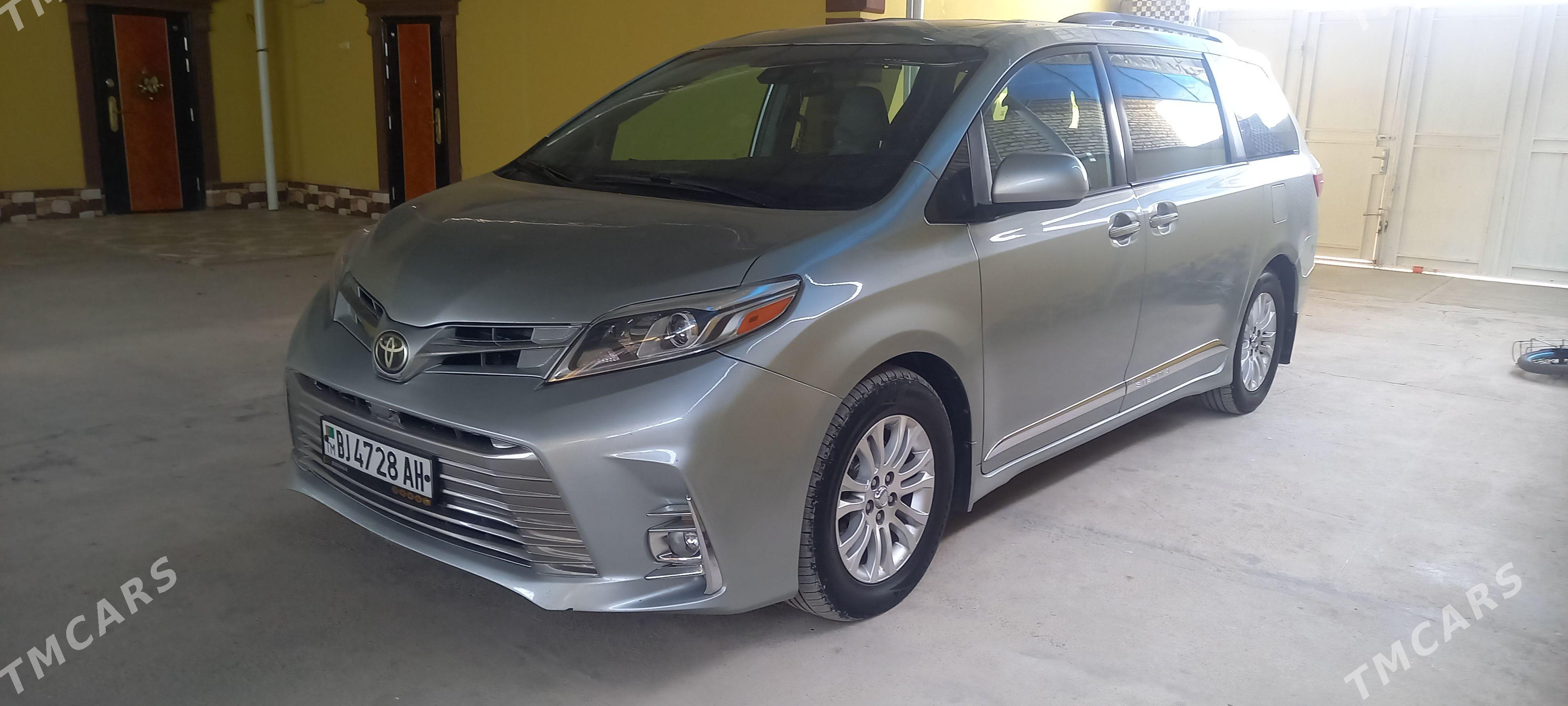 Toyota Sienna 2018 - 430 000 TMT - Kaka - img 1