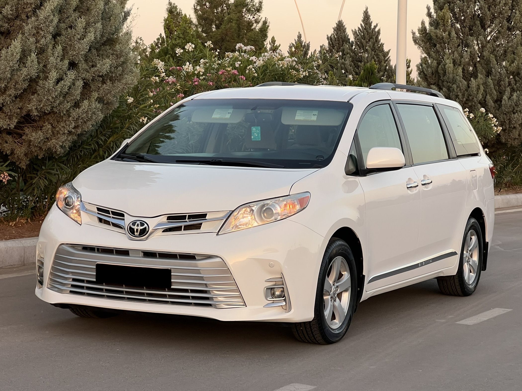 Toyota Sienna 2018 - 419 000 TMT - Aşgabat - img 1