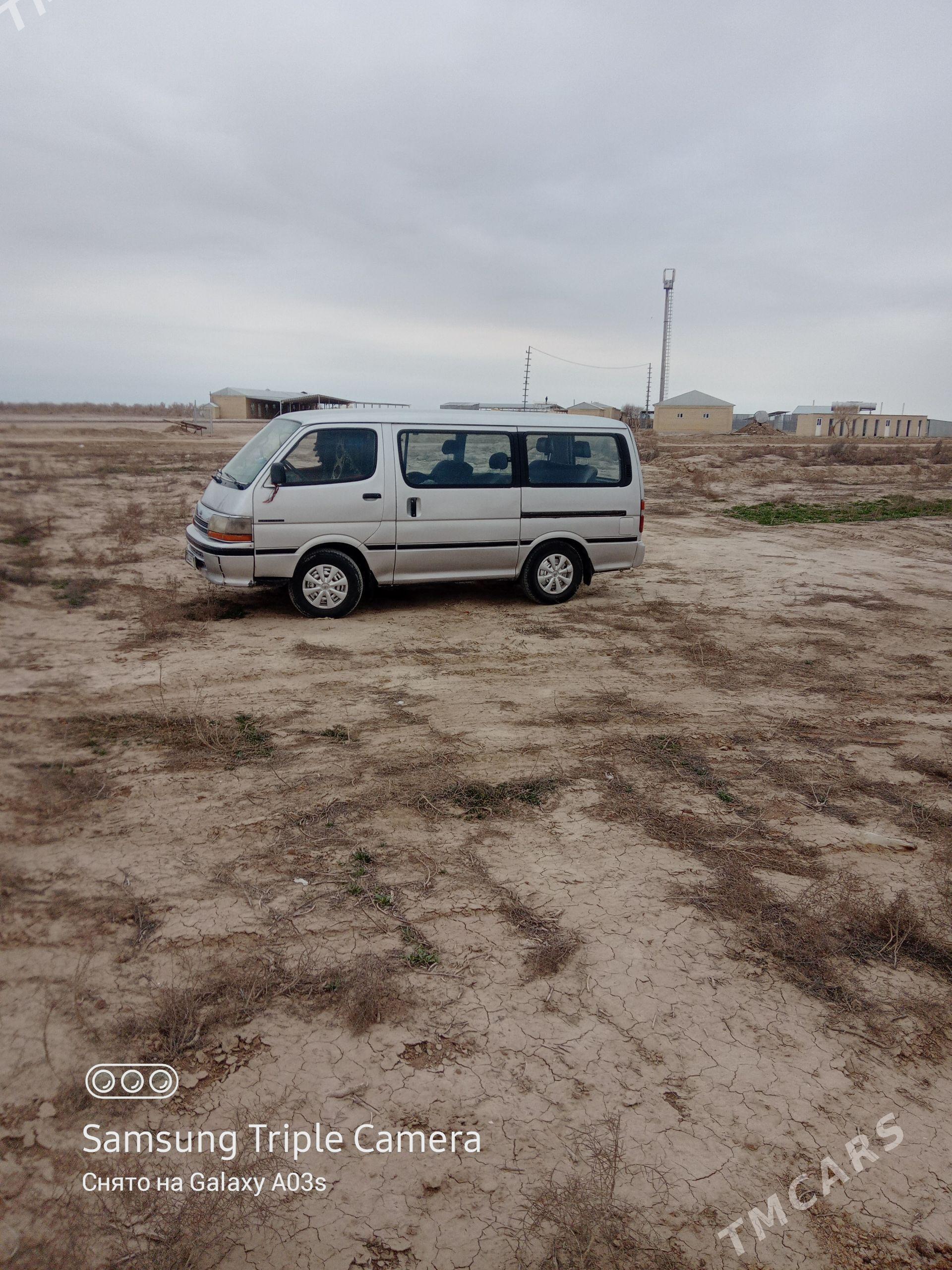 Toyota Hiace 1990 - 70 000 TMT - Sakarçäge - img 1