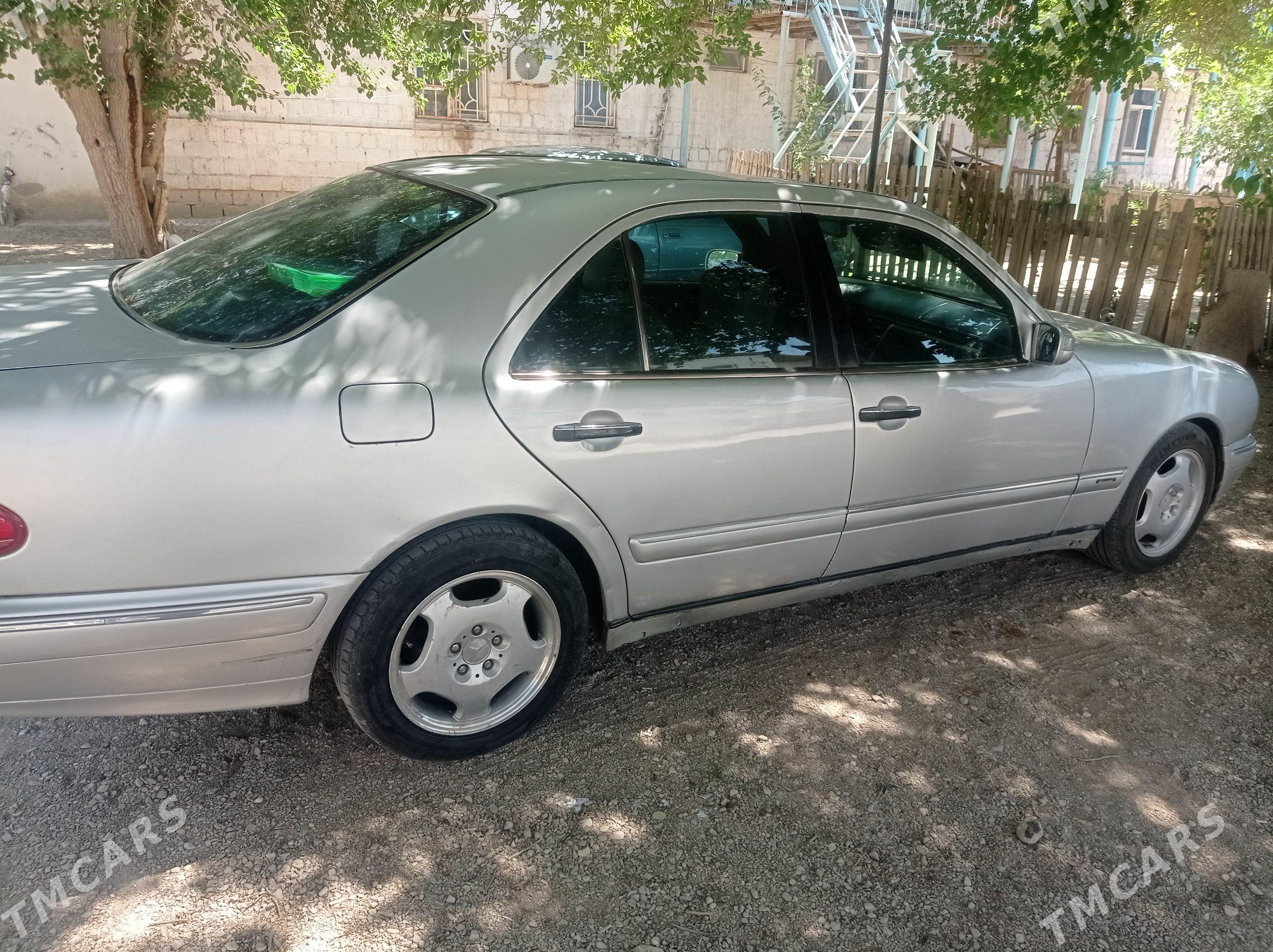 Mercedes-Benz E430 1998 - 100 000 TMT - Bereket - img 1