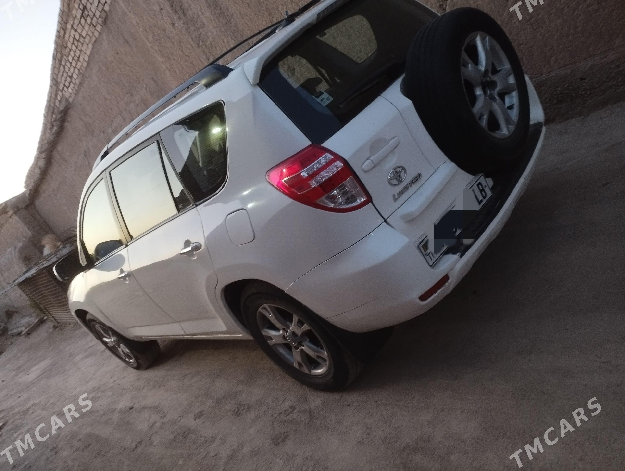 Toyota Land Cruiser Prado 2011 - 215 000 TMT - Халач - img 1