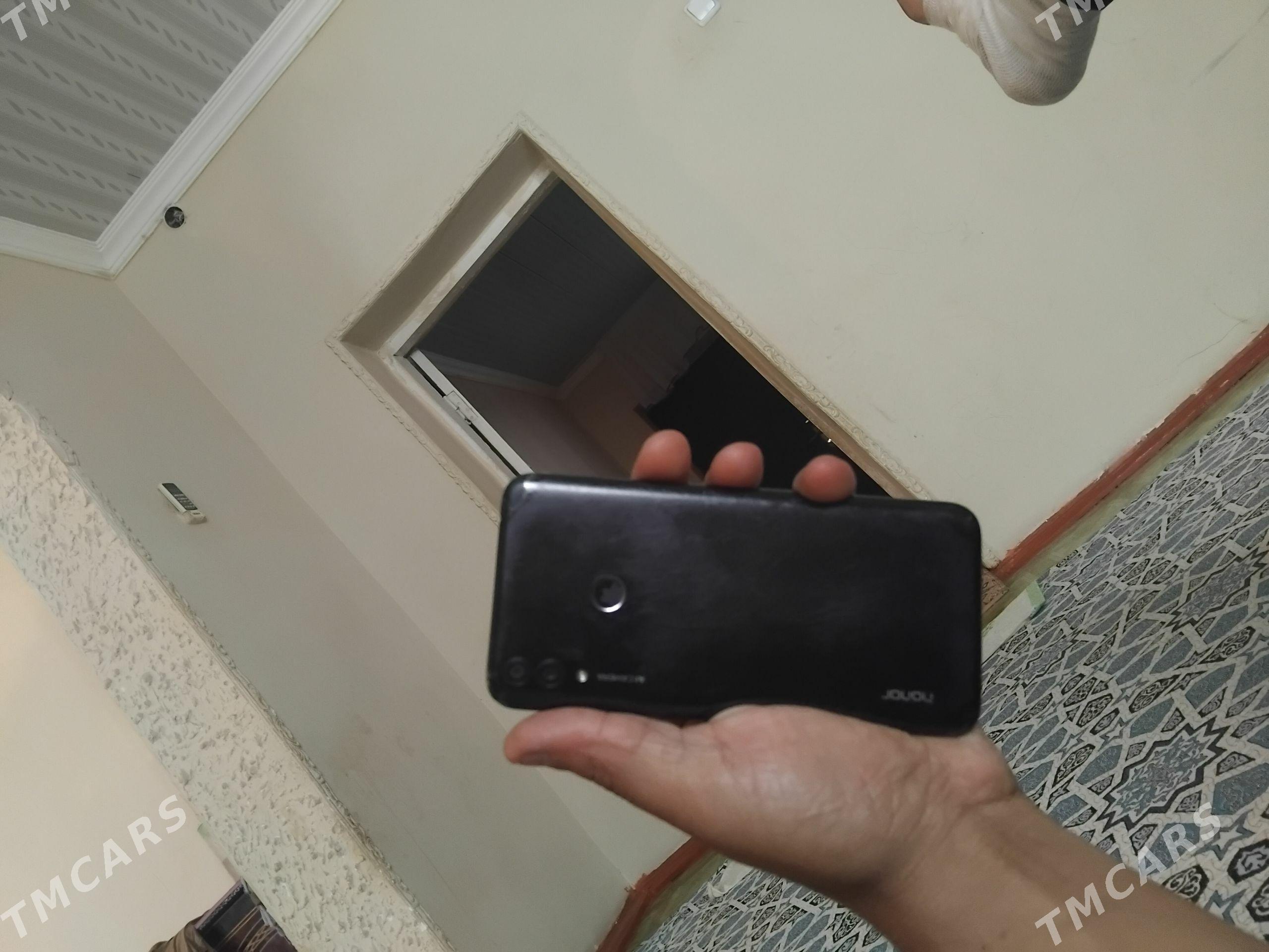 honor 8c - Махтумкули - img 1