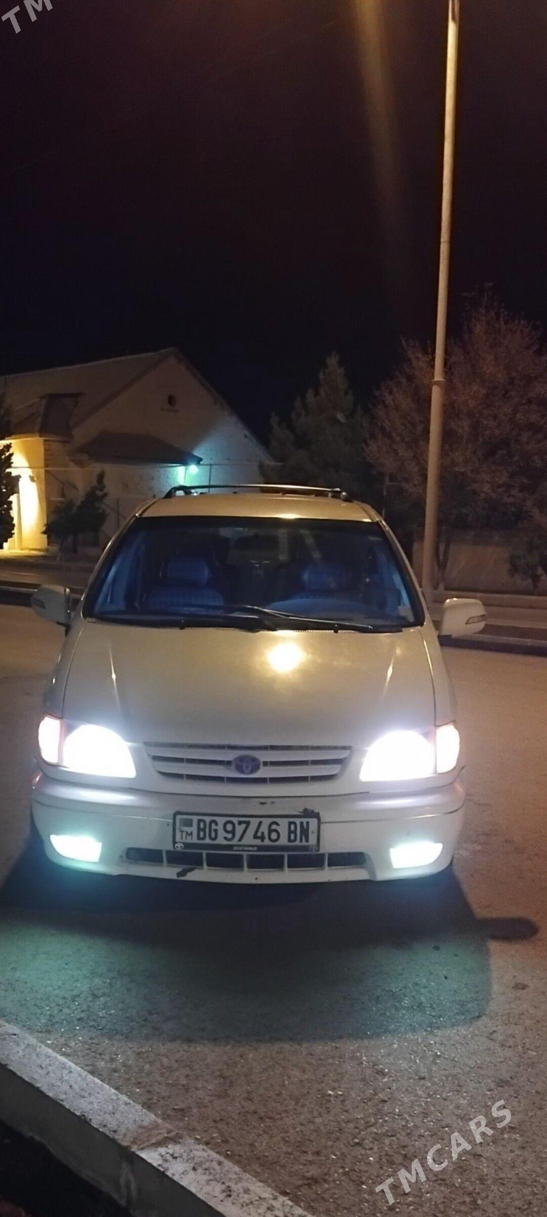 Toyota Sienna 2002 - 135 000 TMT - Туркменбаши - img 1