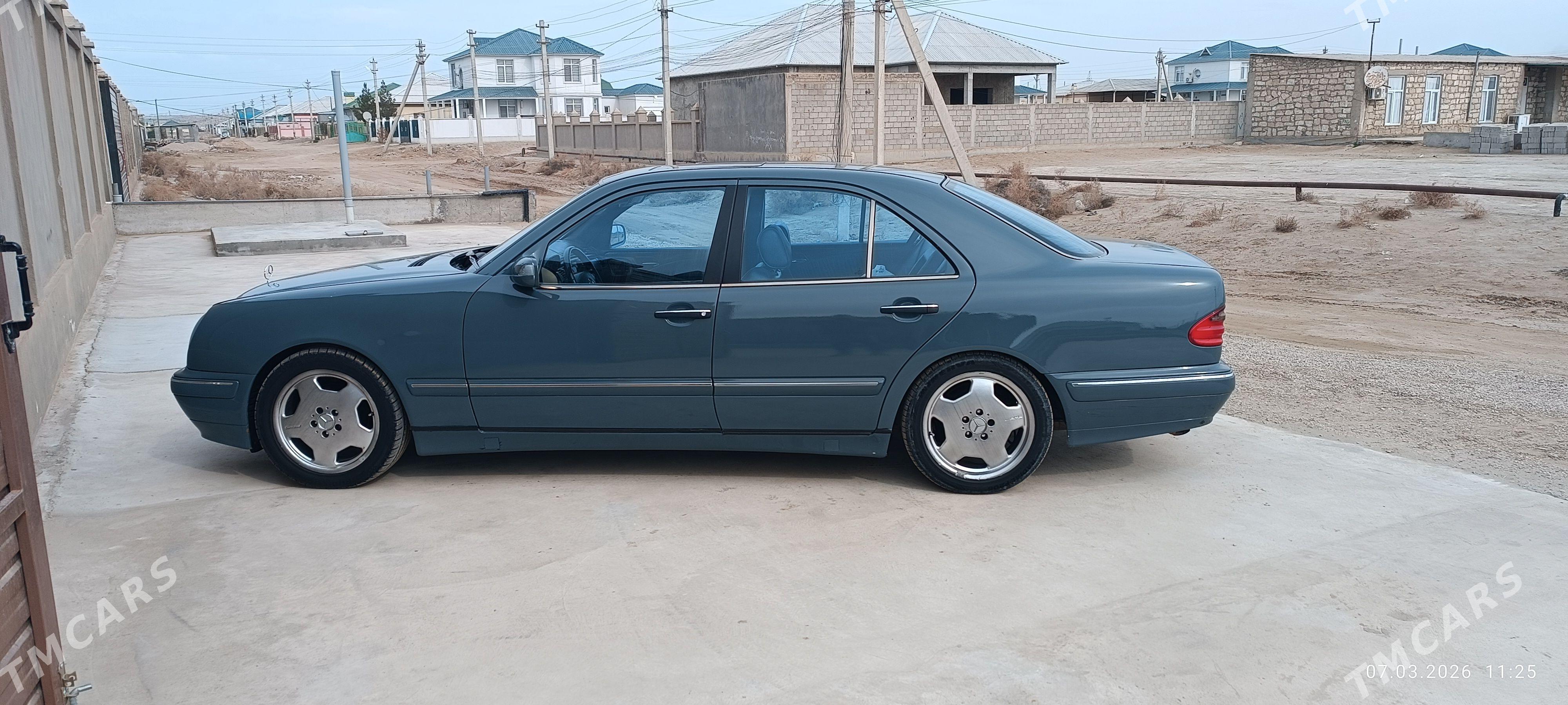Mercedes-Benz E320 1998 - 146 000 TMT - Туркменбаши - img 1