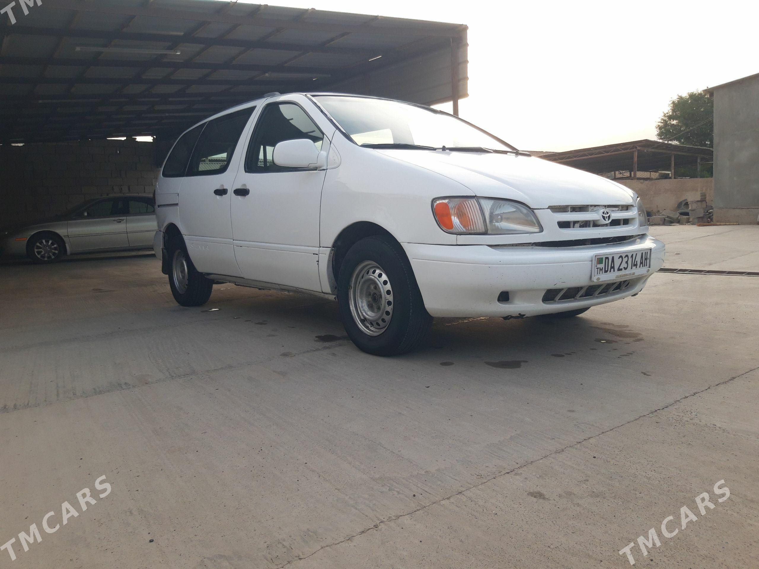 Toyota Sienna 1999 - 127 000 TMT - Теджен - img 1