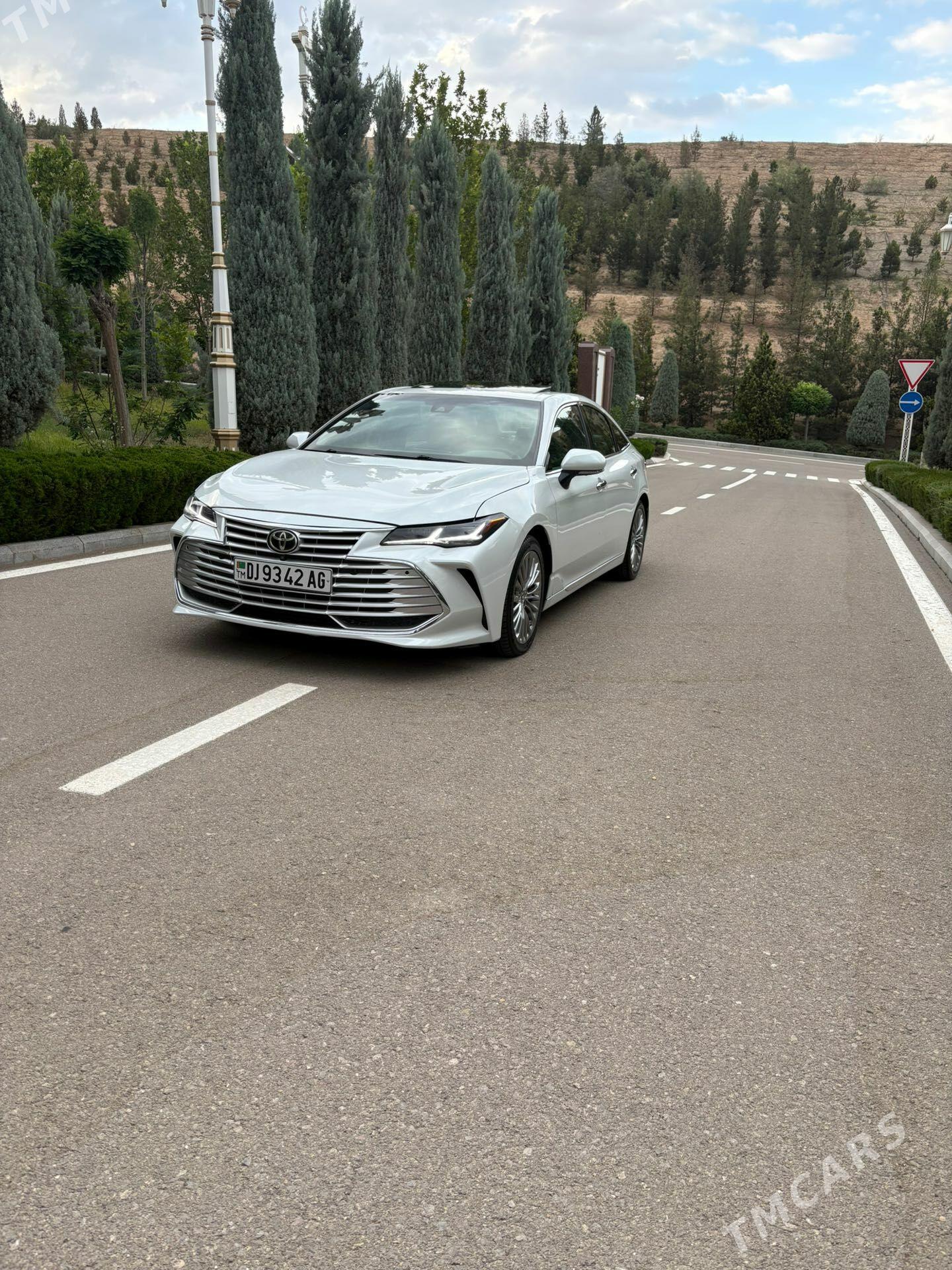 Toyota Avalon 2019 - 445 000 TMT - ул. Подвойского (Битарап Туркменистан шаёлы) - img 1