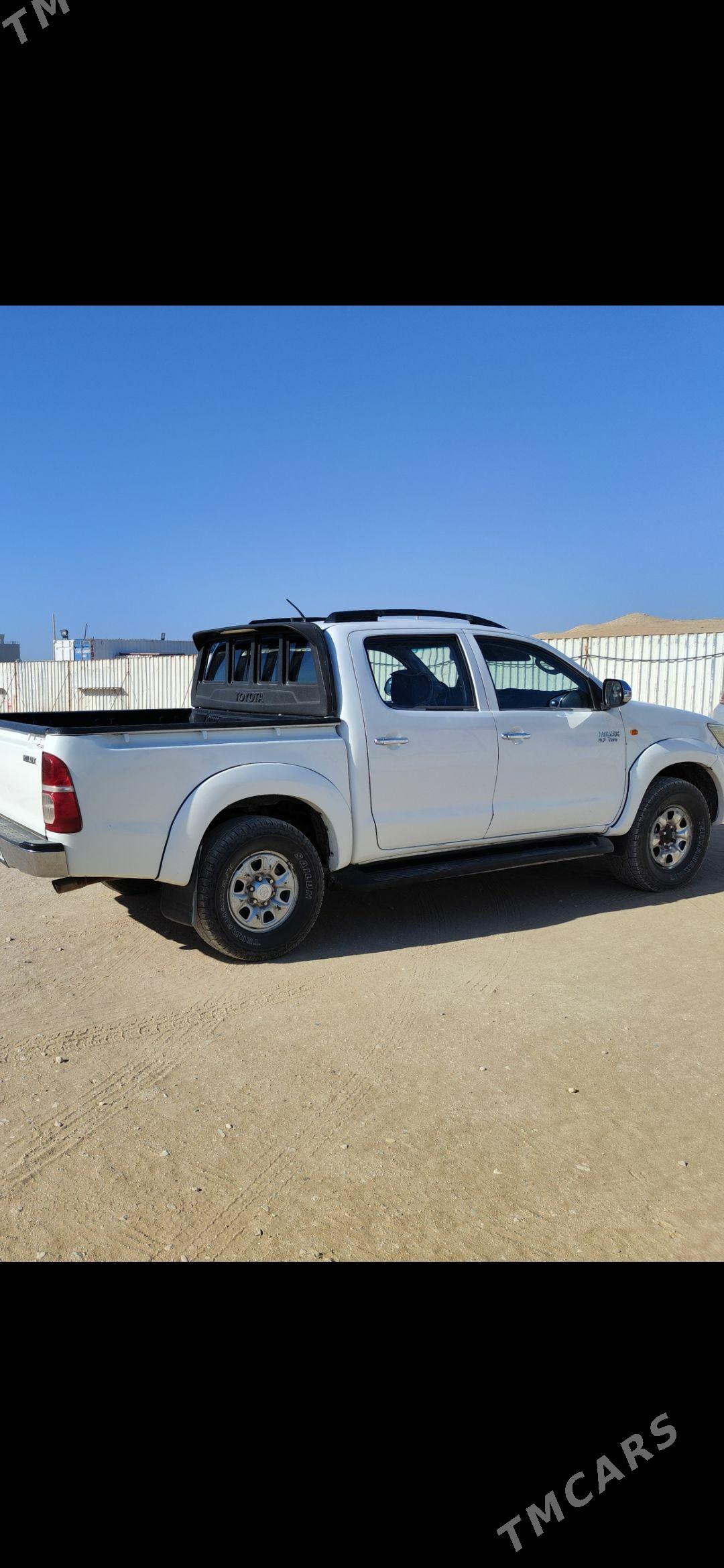 Toyota Hilux 2012 - 300 000 TMT - Türkmenbaşy - img 1