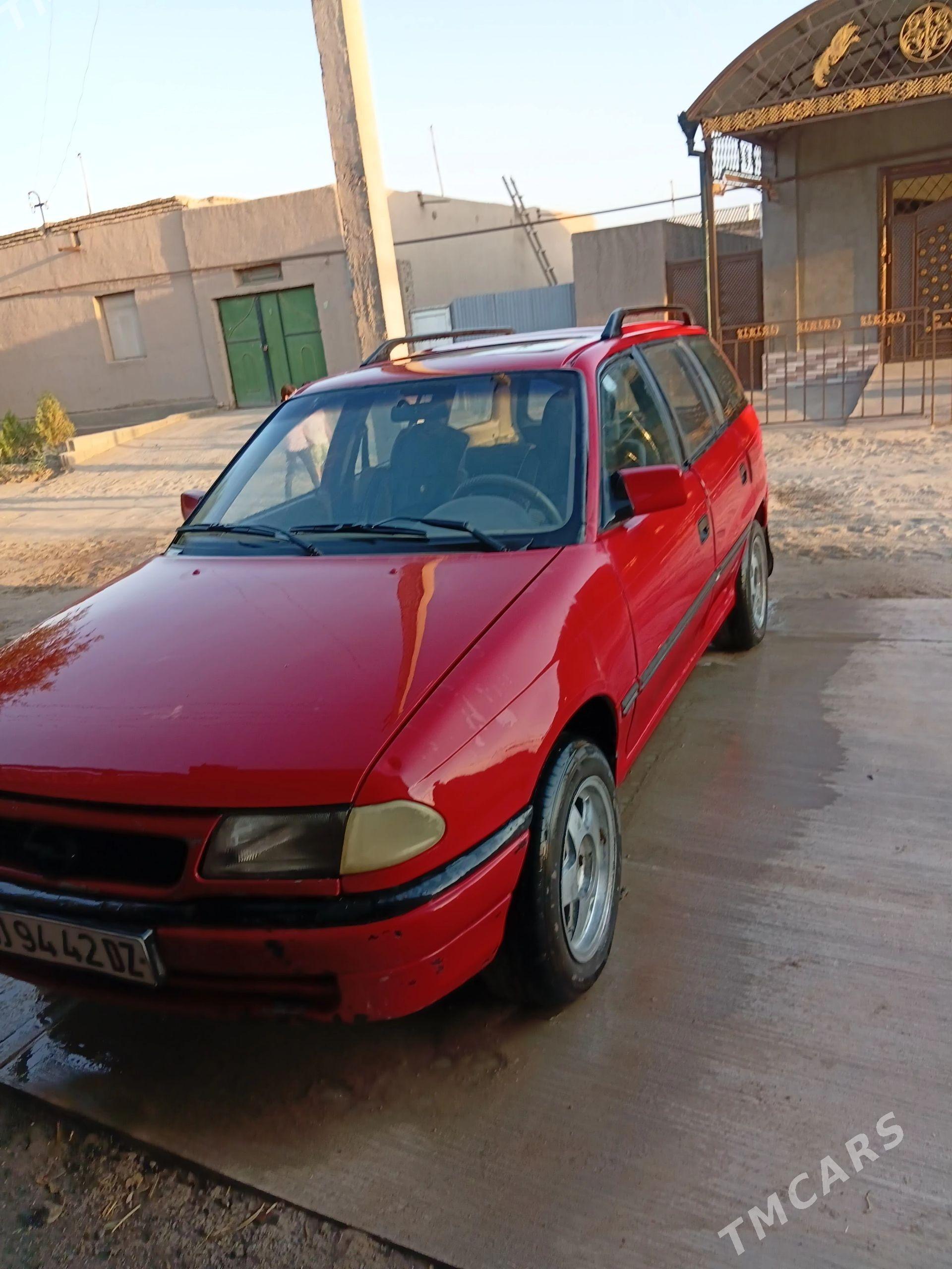 Opel Astra 1994 - 30 000 TMT - Гурбансолтан Едже - img 1