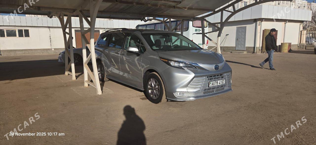Toyota Sienna 2022 - 470 000 TMT - Гурбансолтан Едже - img 1