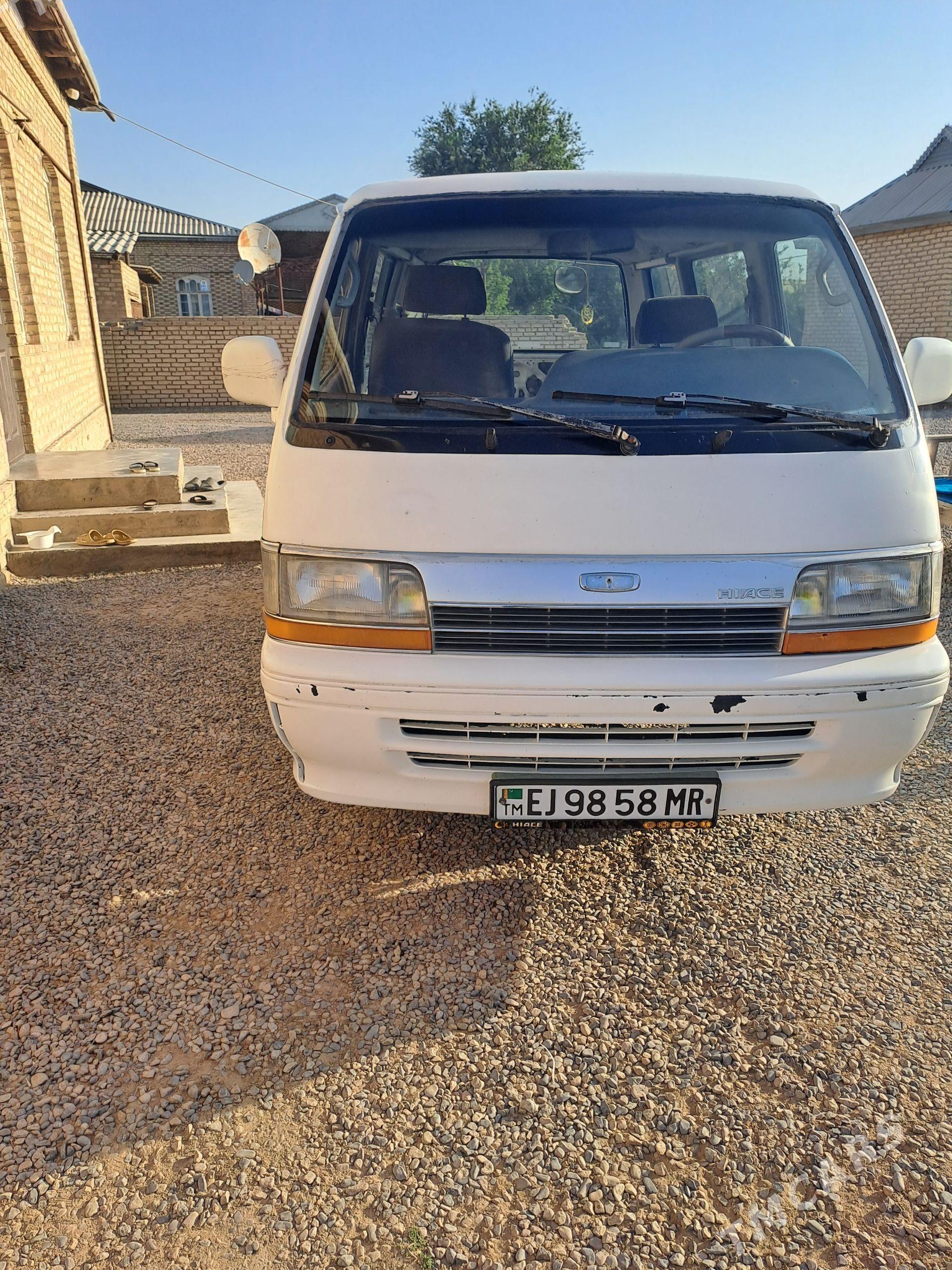 Toyota Hiace 1993 - 70 000 TMT - Мары - img 1