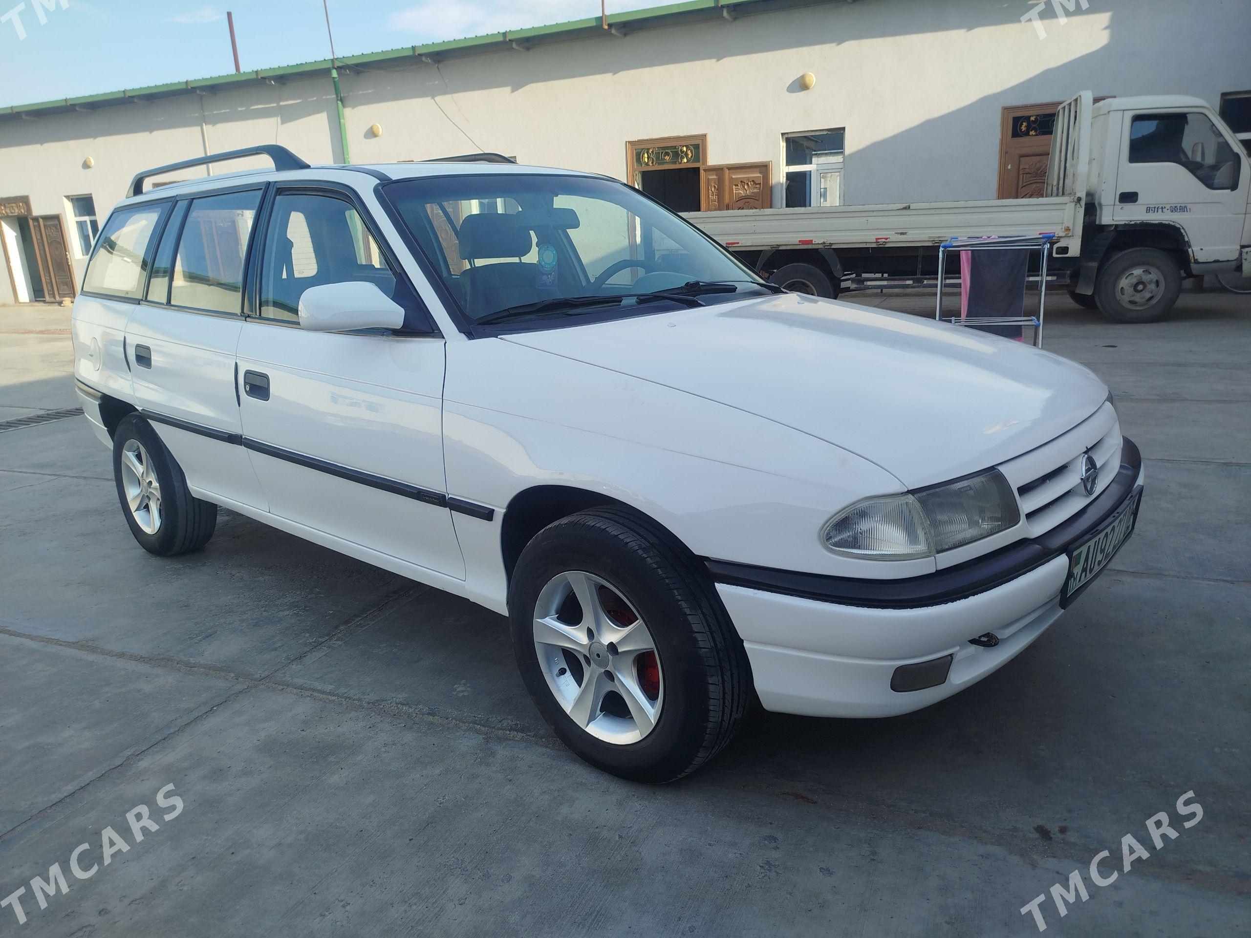 Opel Astra 1993 - 43 000 TMT - Шабатский этрап - img 1