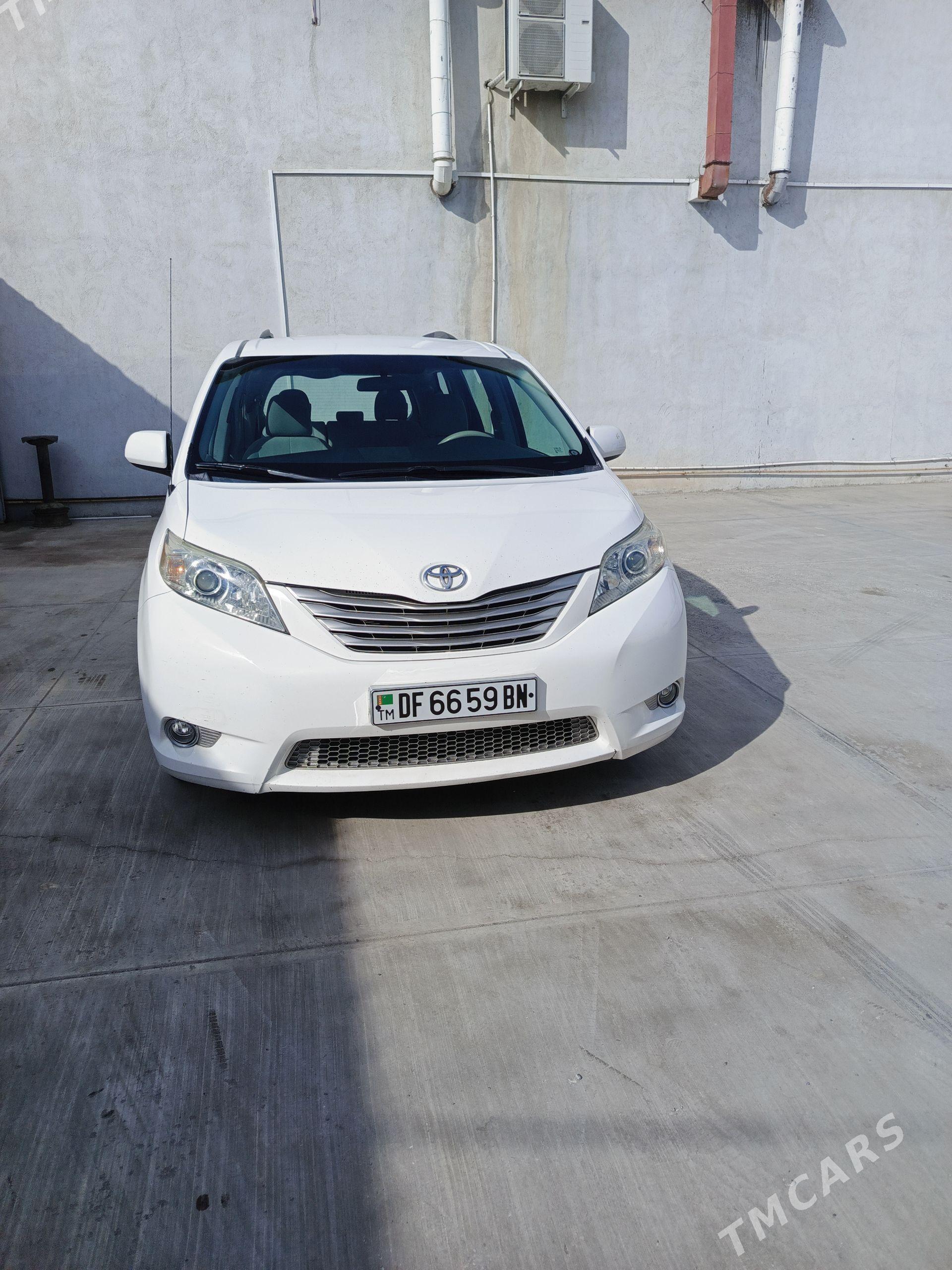 Toyota Sienna 2010 - 305 000 TMT - Гызыларбат - img 1