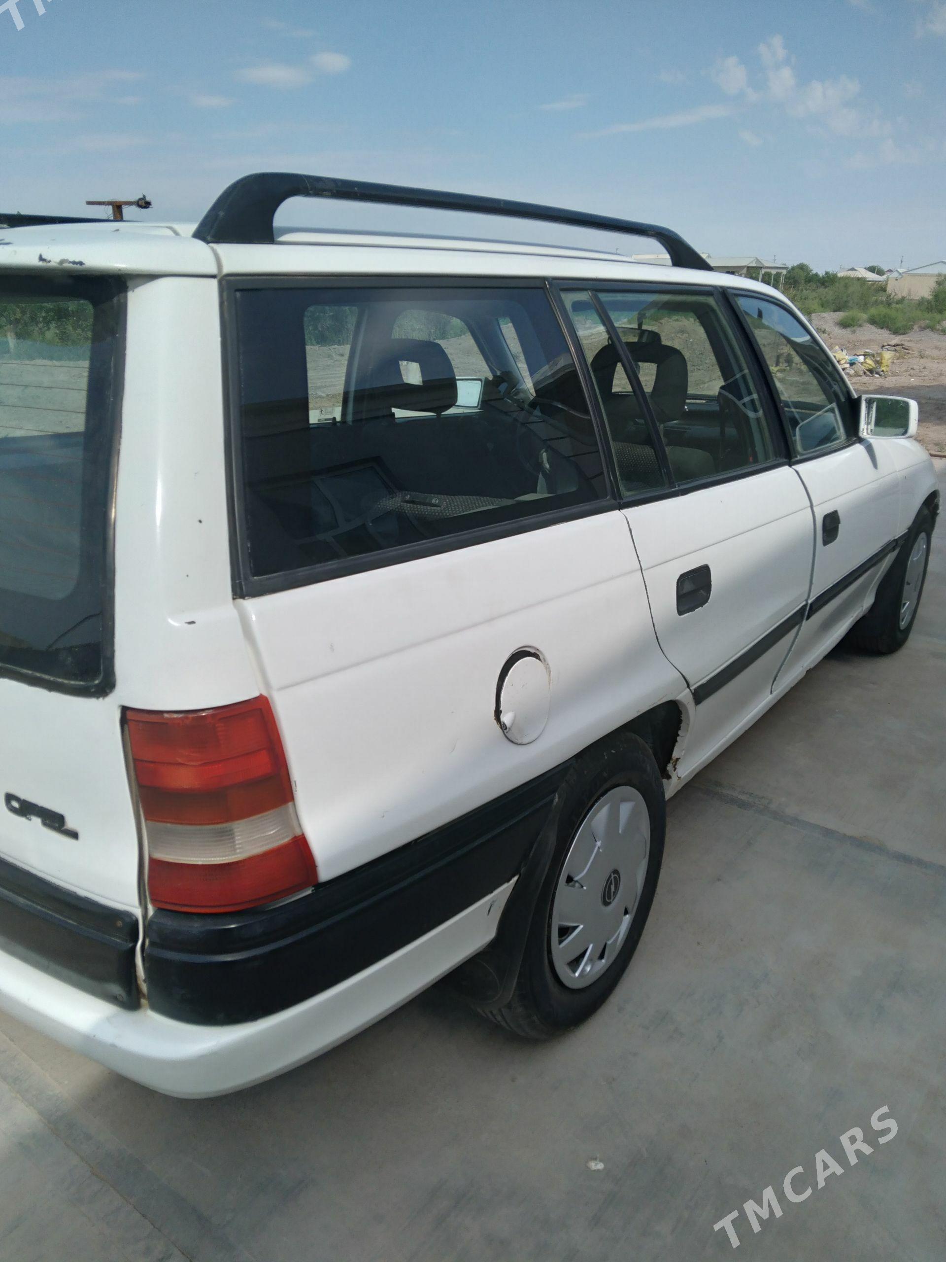 Opel Astra 1993 - 40 000 TMT - Мары - img 1