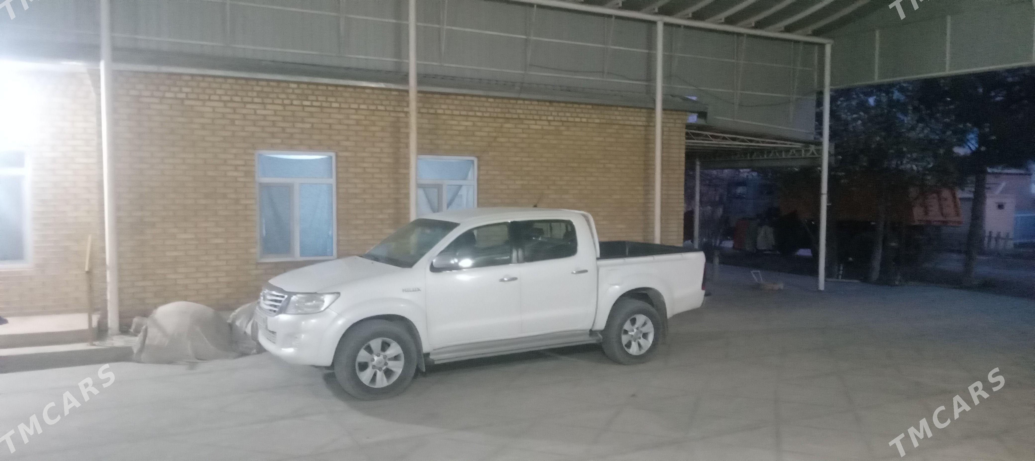 Toyota Hilux 2015 - 350 000 TMT - Sakarçäge - img 1