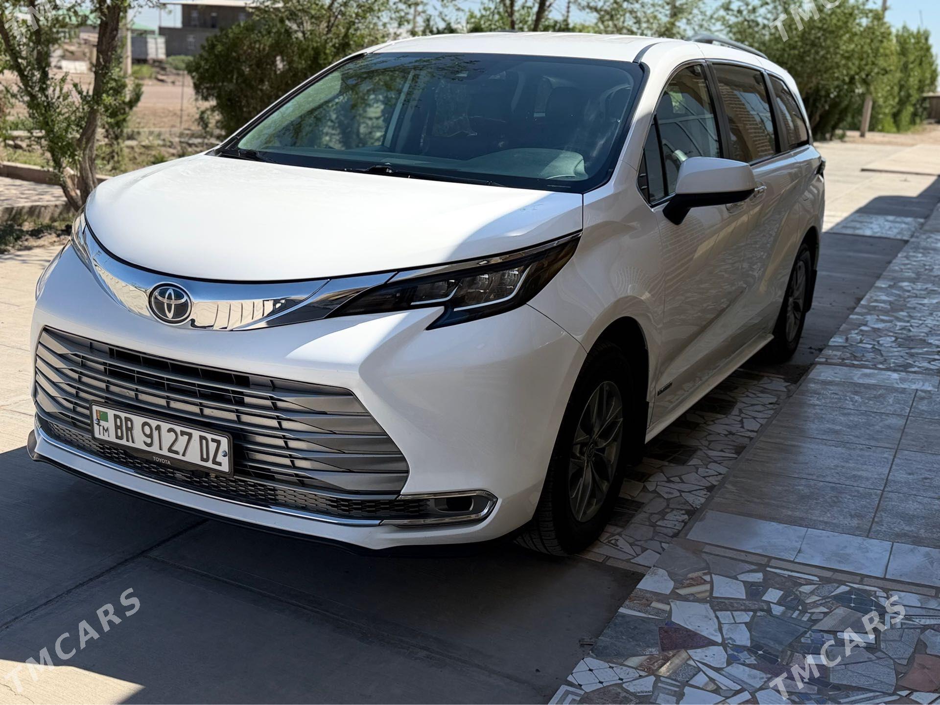 Toyota Sienna 2022 - 480 000 TMT - Дашогуз - img 1